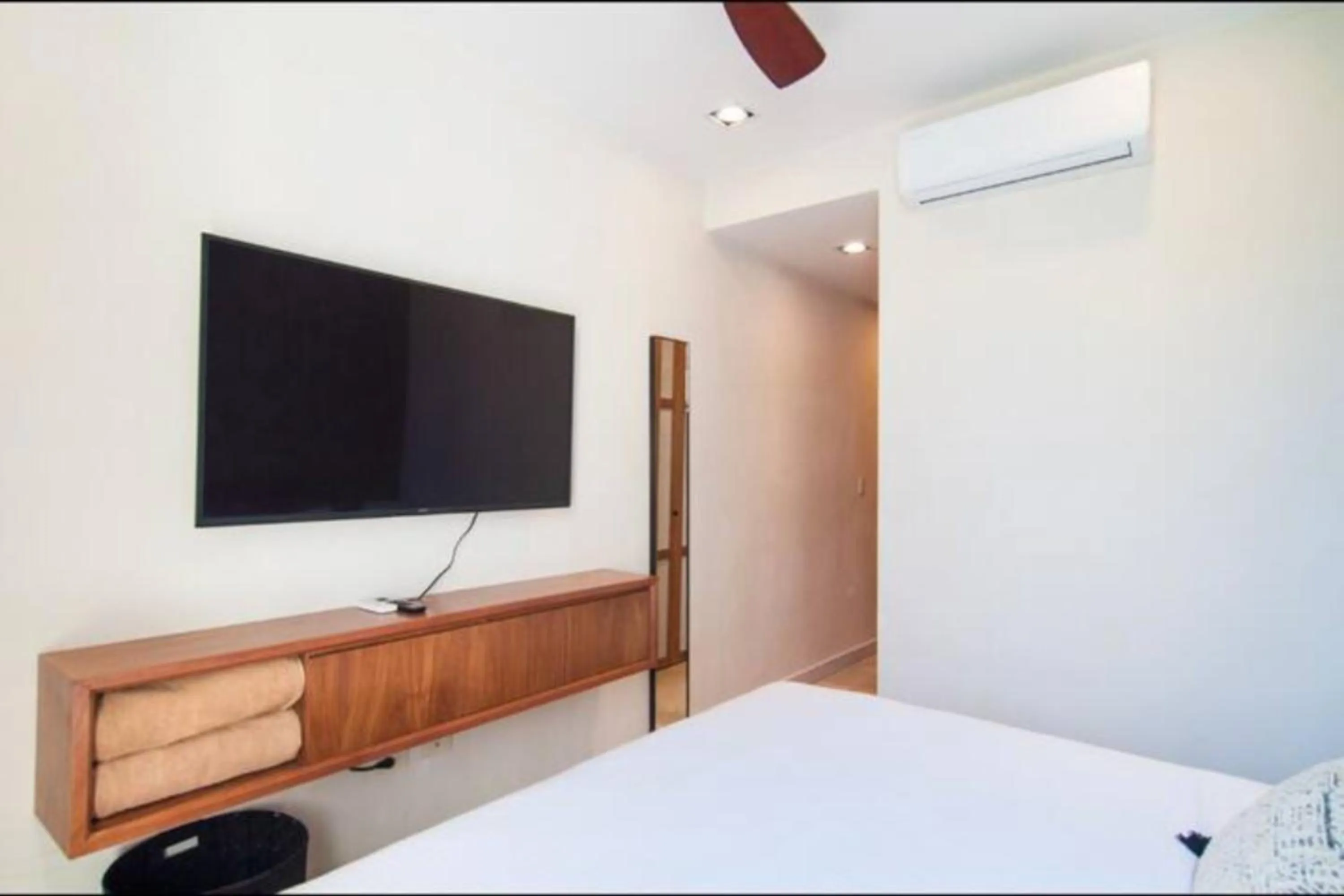 Bed in Spectacular Apartment Quiet Area Pool & Gym PURE 301