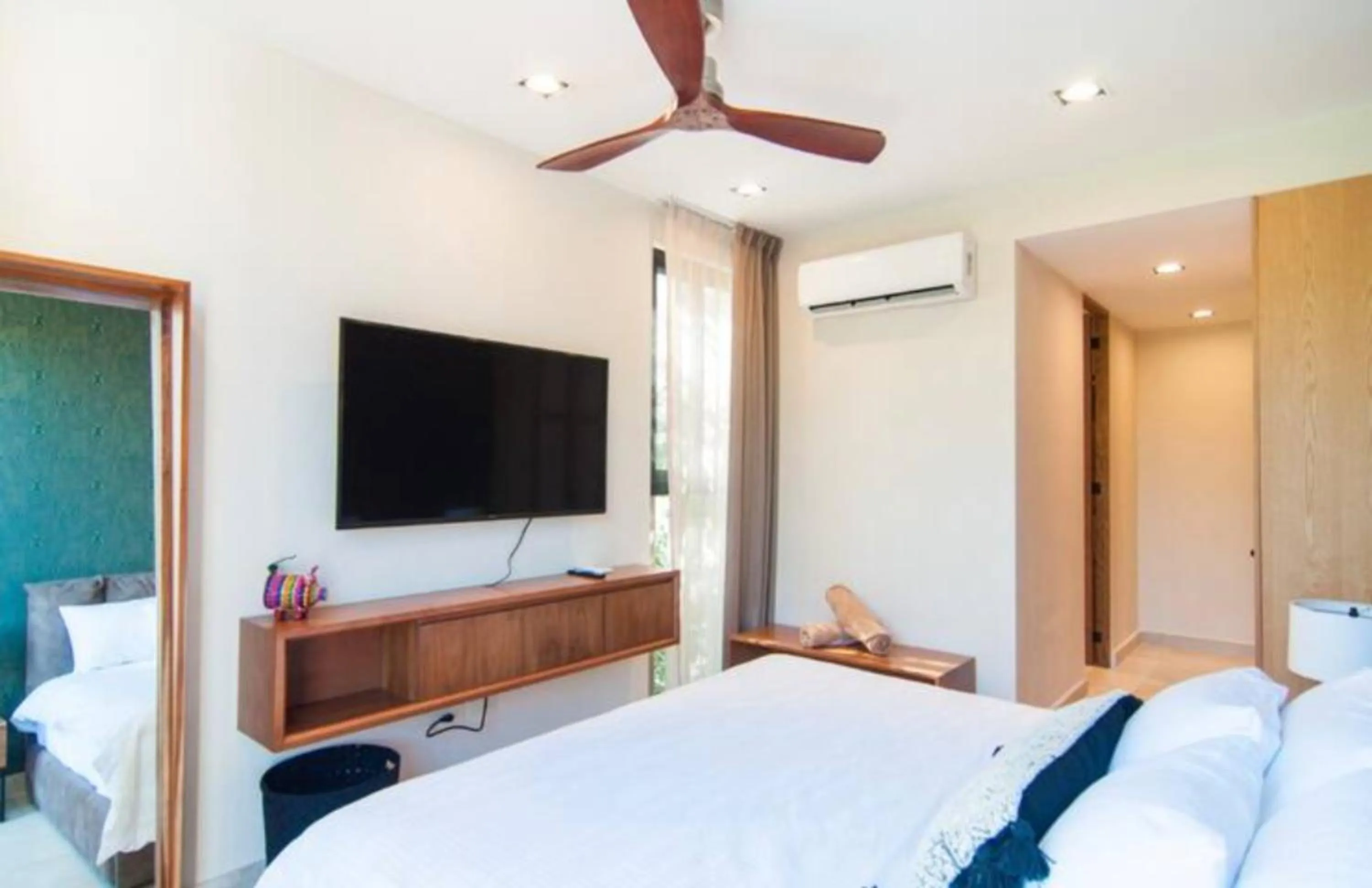 Bed in Spectacular Apartment Quiet Area Pool & Gym PURE 301