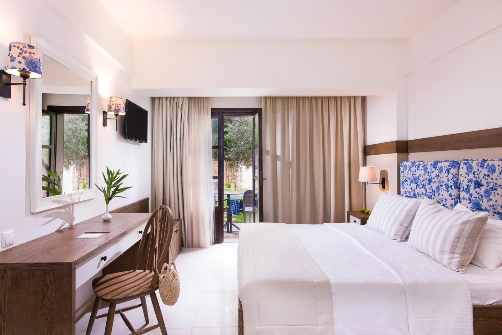 Bed in Simantro Resort