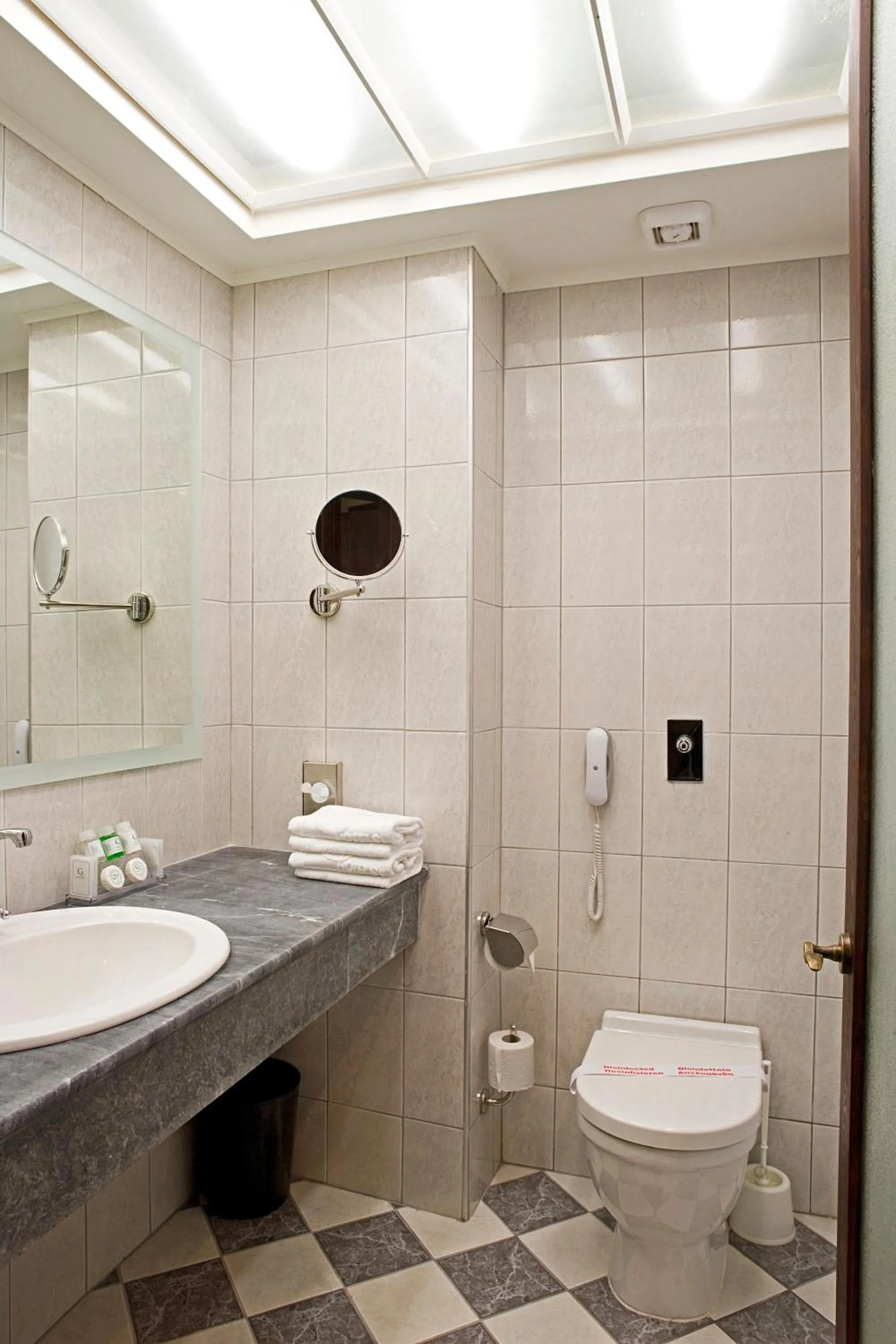 Bathroom in Simantro Resort