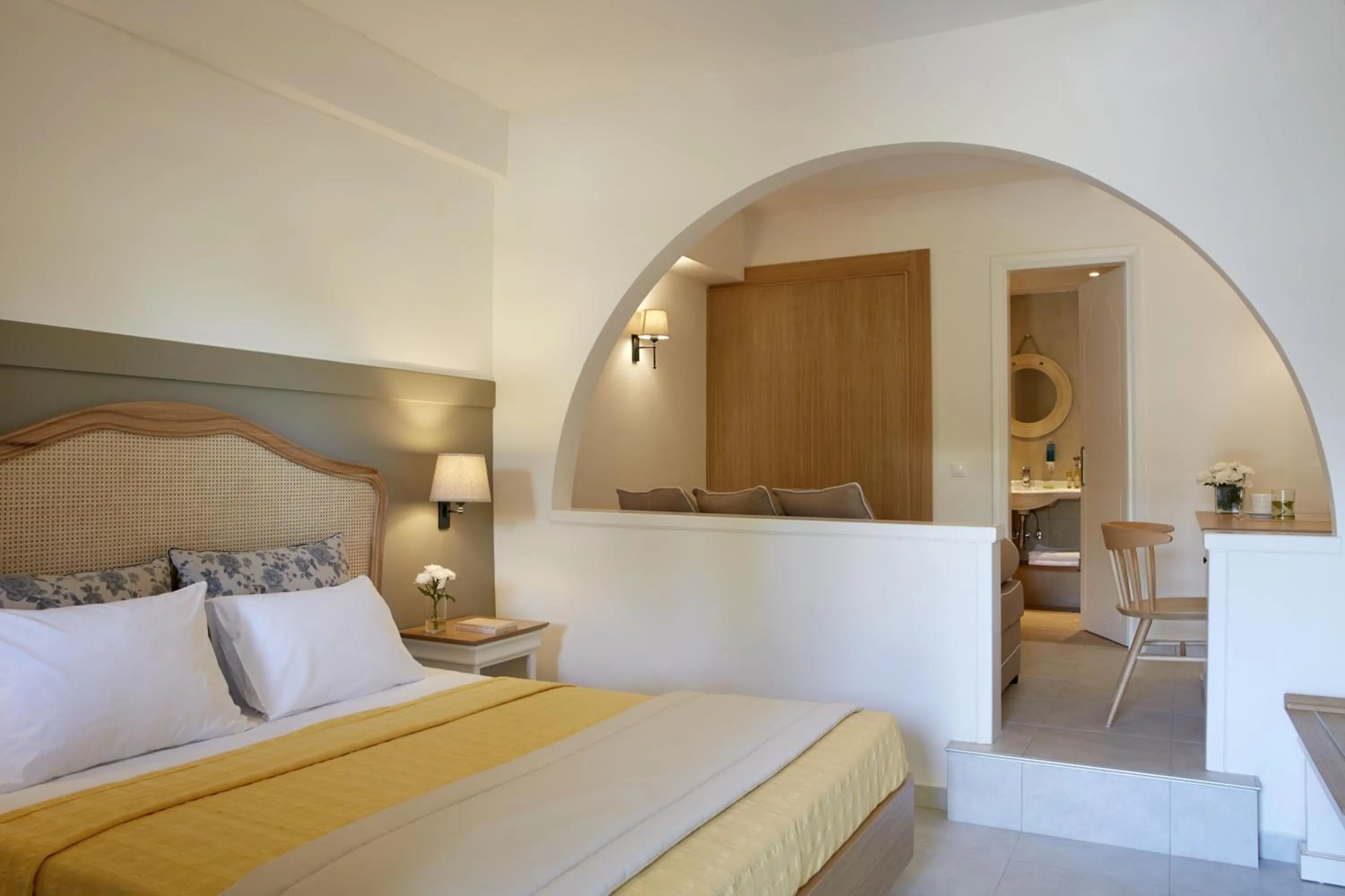 Living room, Bed in Simantro Resort