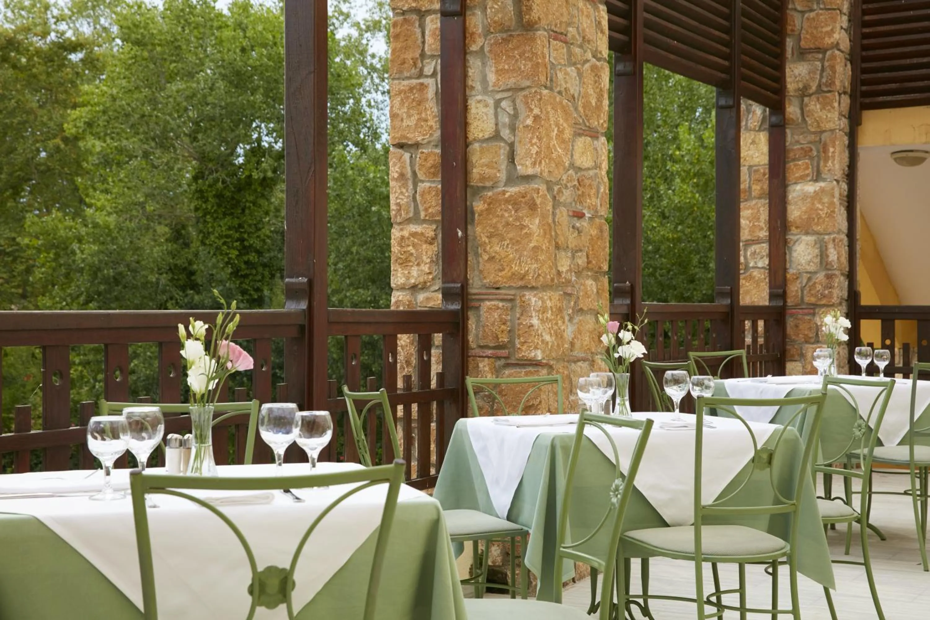 Restaurant/places to eat in Simantro Resort