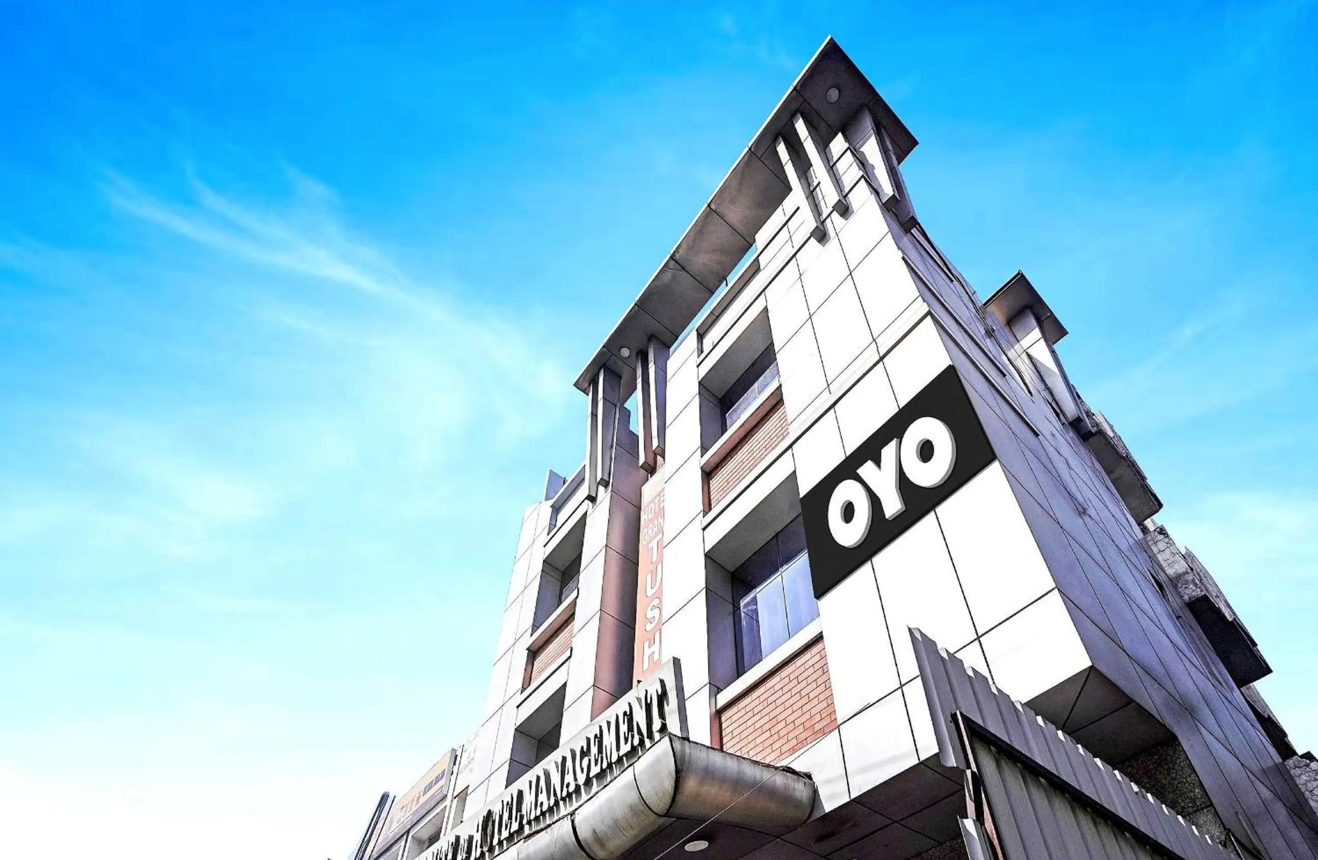 Facade/entrance in Hotel O Grand Stay