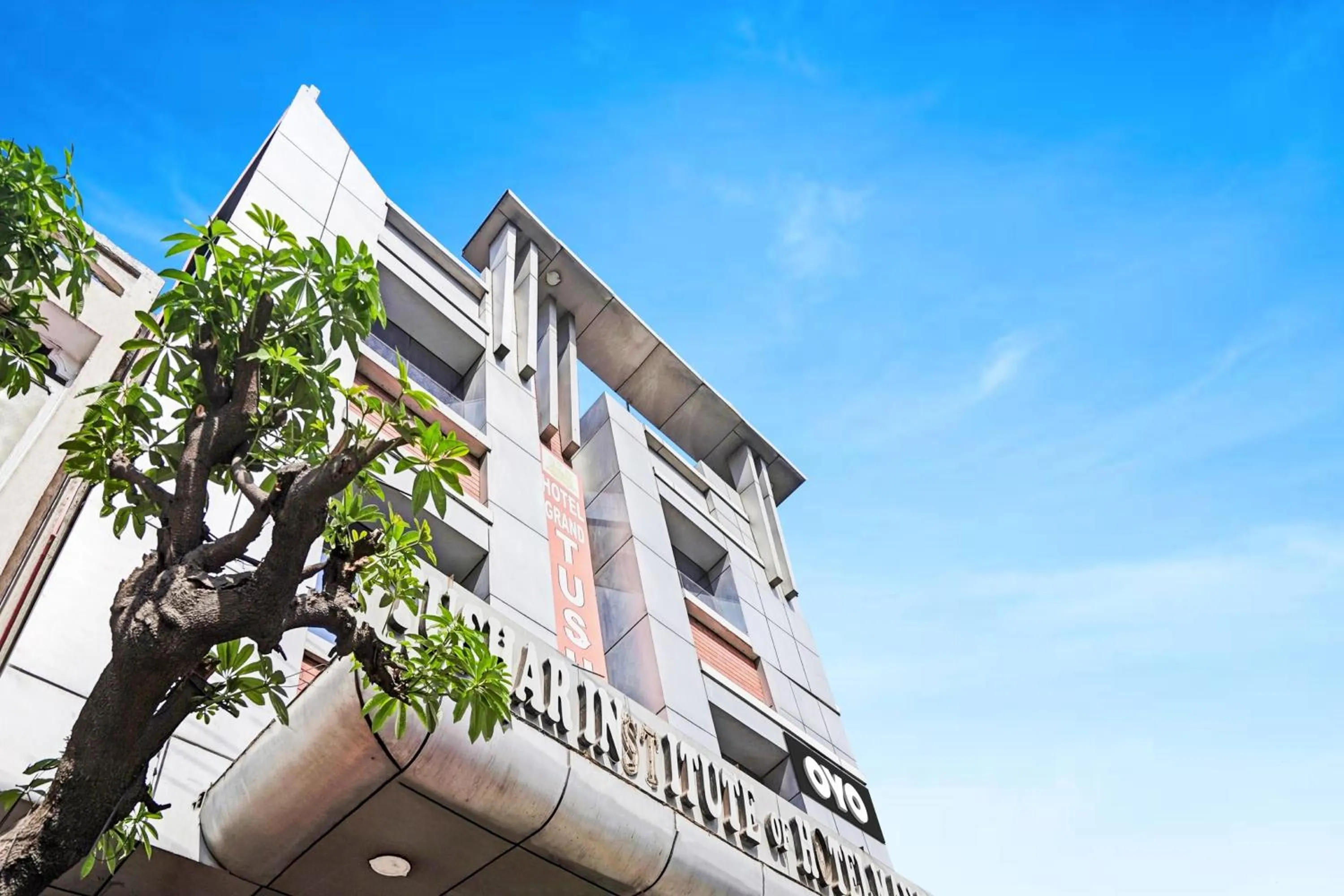 Facade/entrance in Hotel O Grand Stay