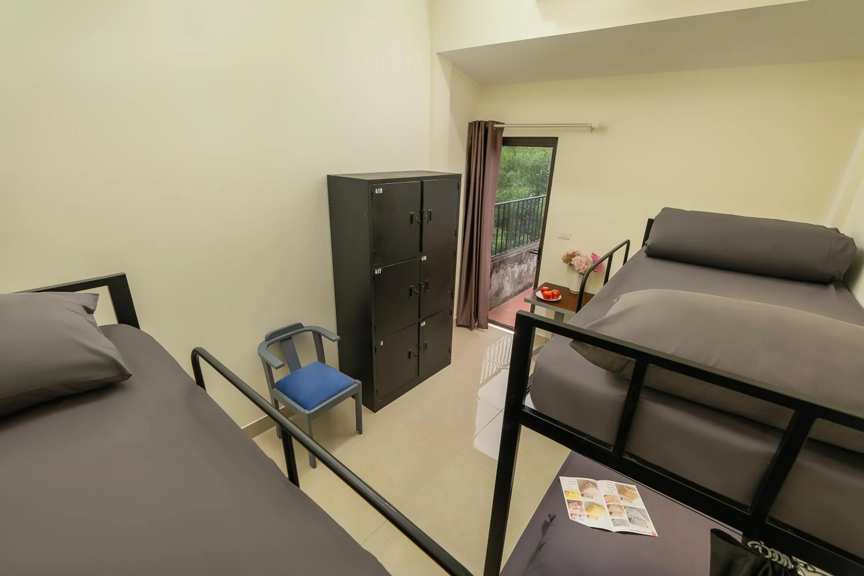 Living room in Queen Cafe Hotel & Pub