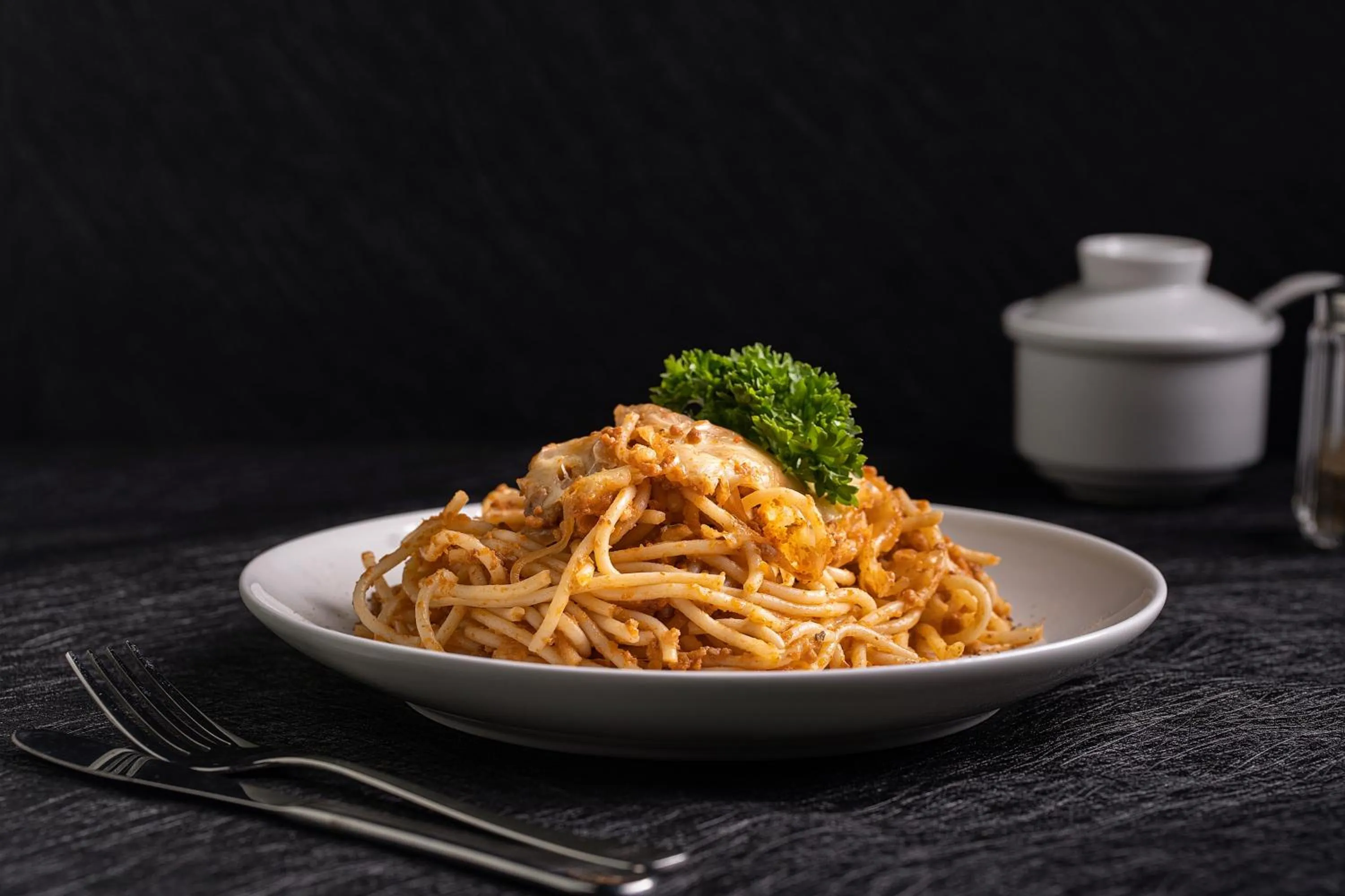 Restaurant/places to eat in Queen Cafe Hotel & Pub