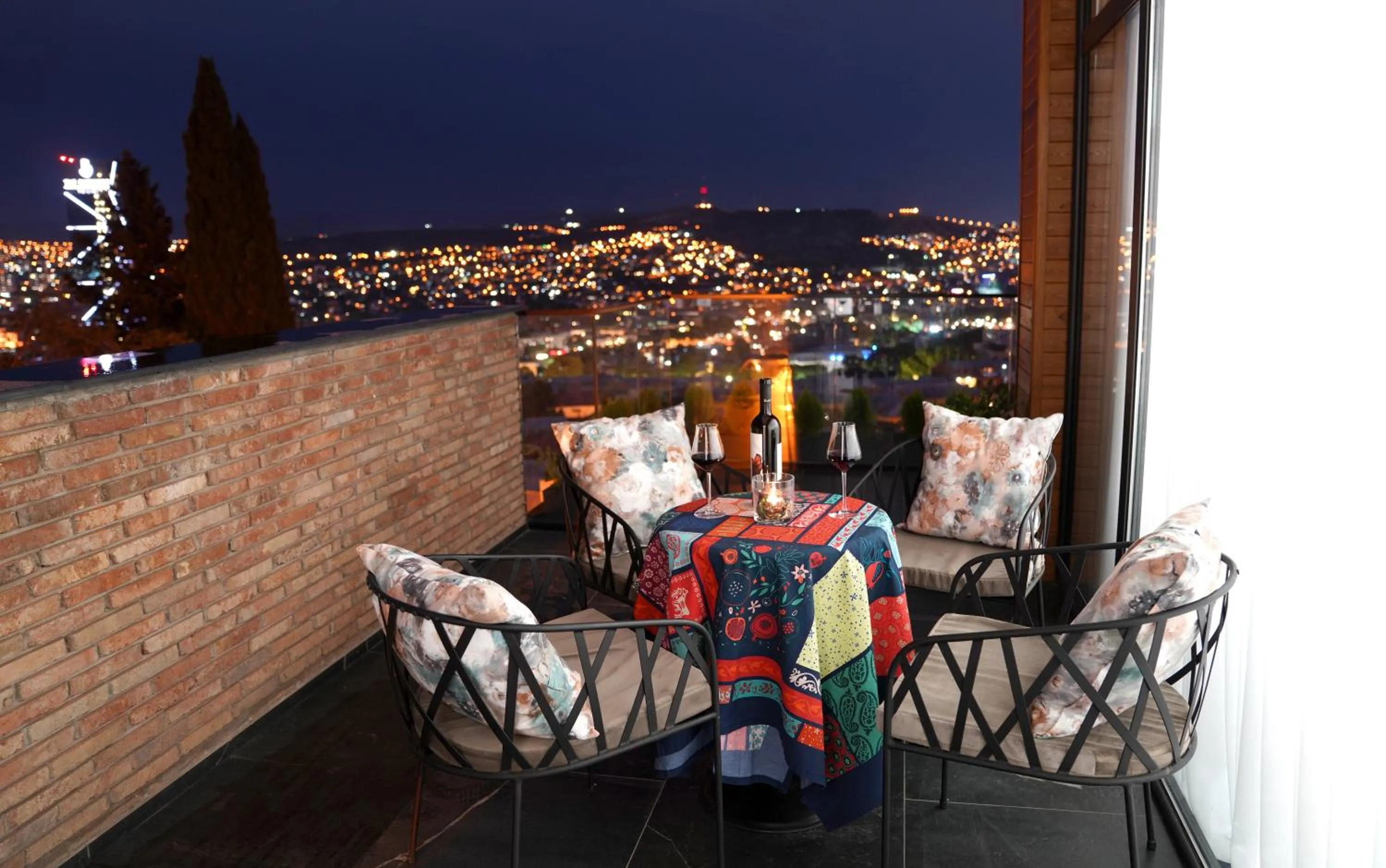 Patio in Hotel Tiflisi Inn