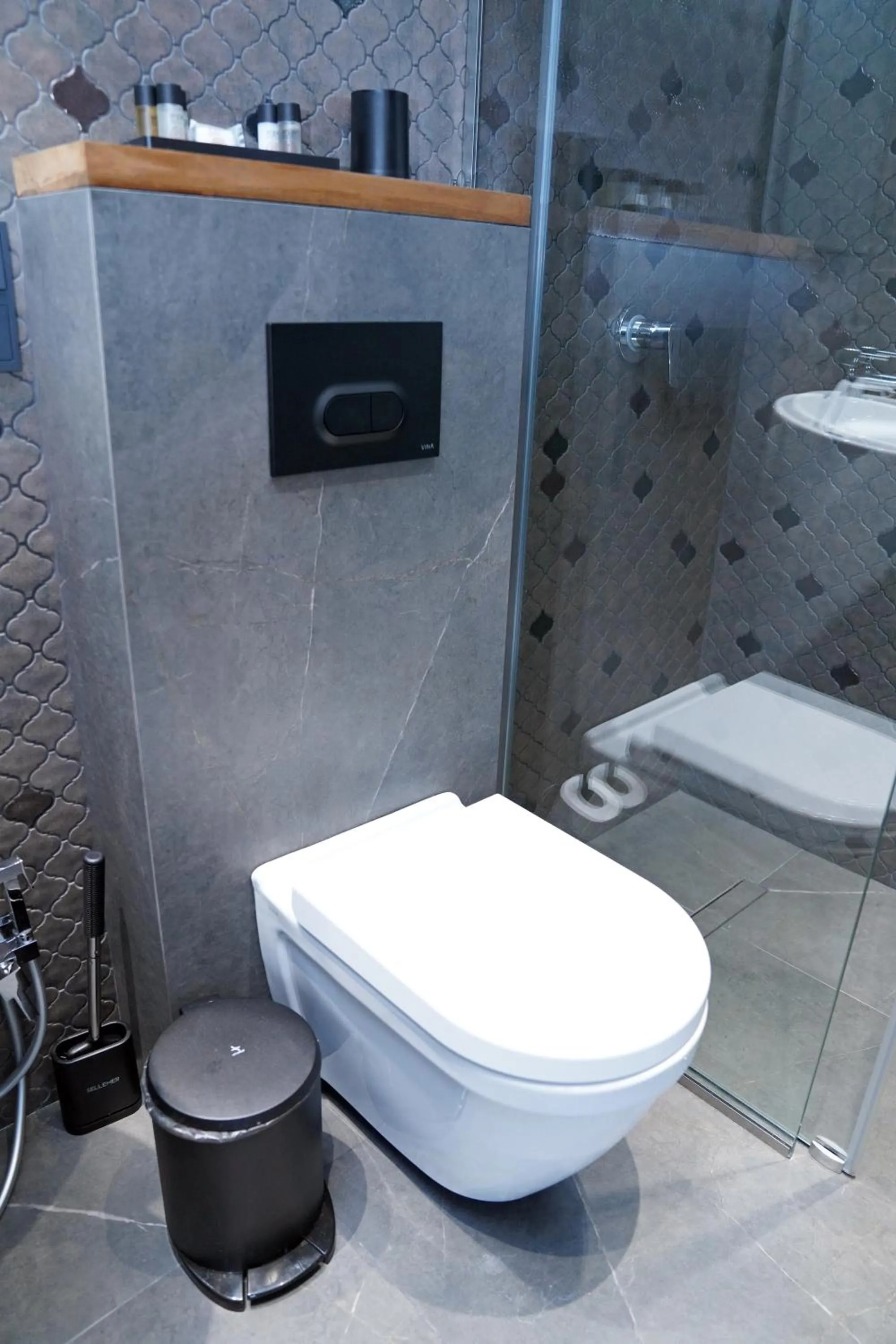 Toilet in Hotel Tiflisi Inn