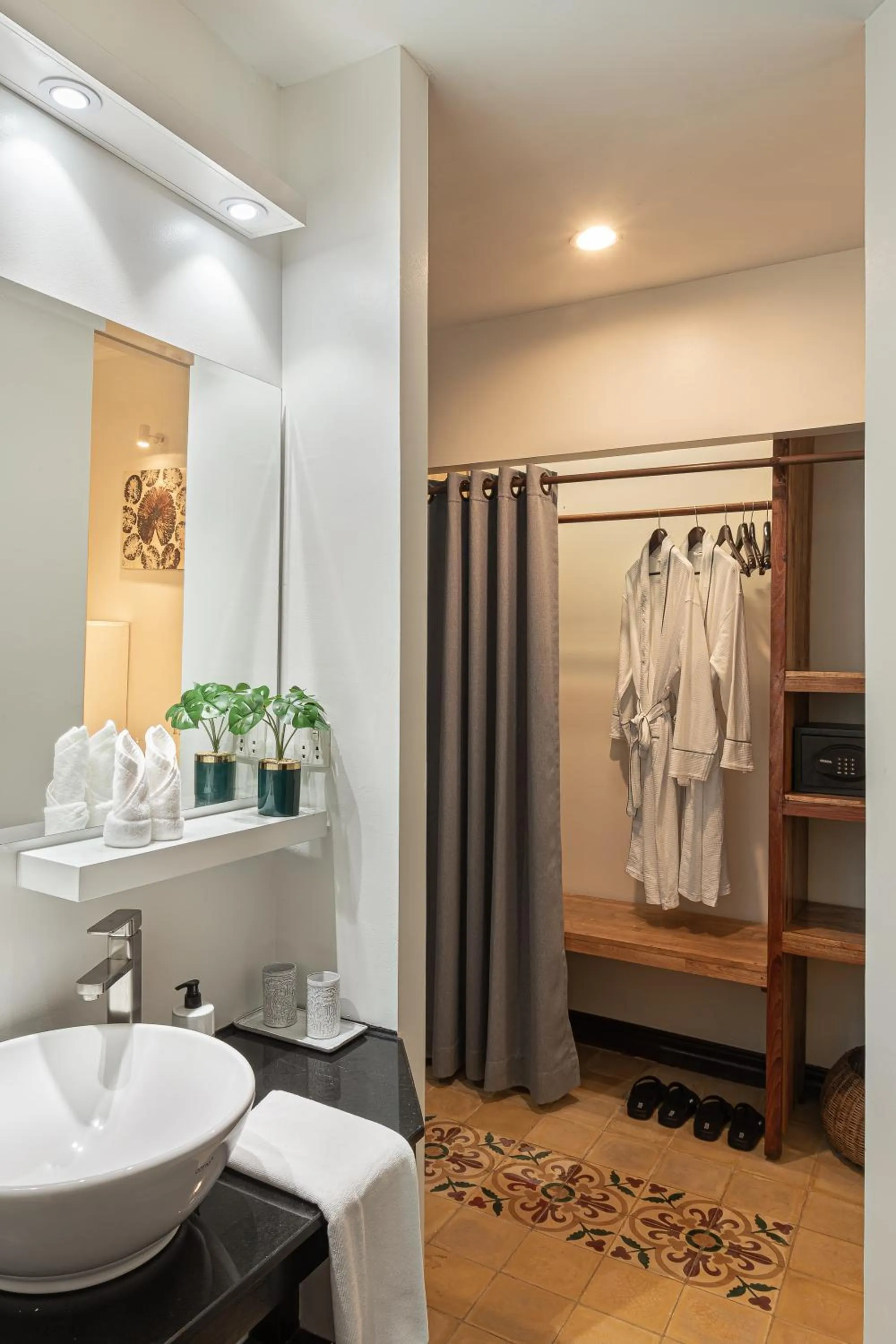 Toilet in Pavillon d'Orient Boutique Hotel