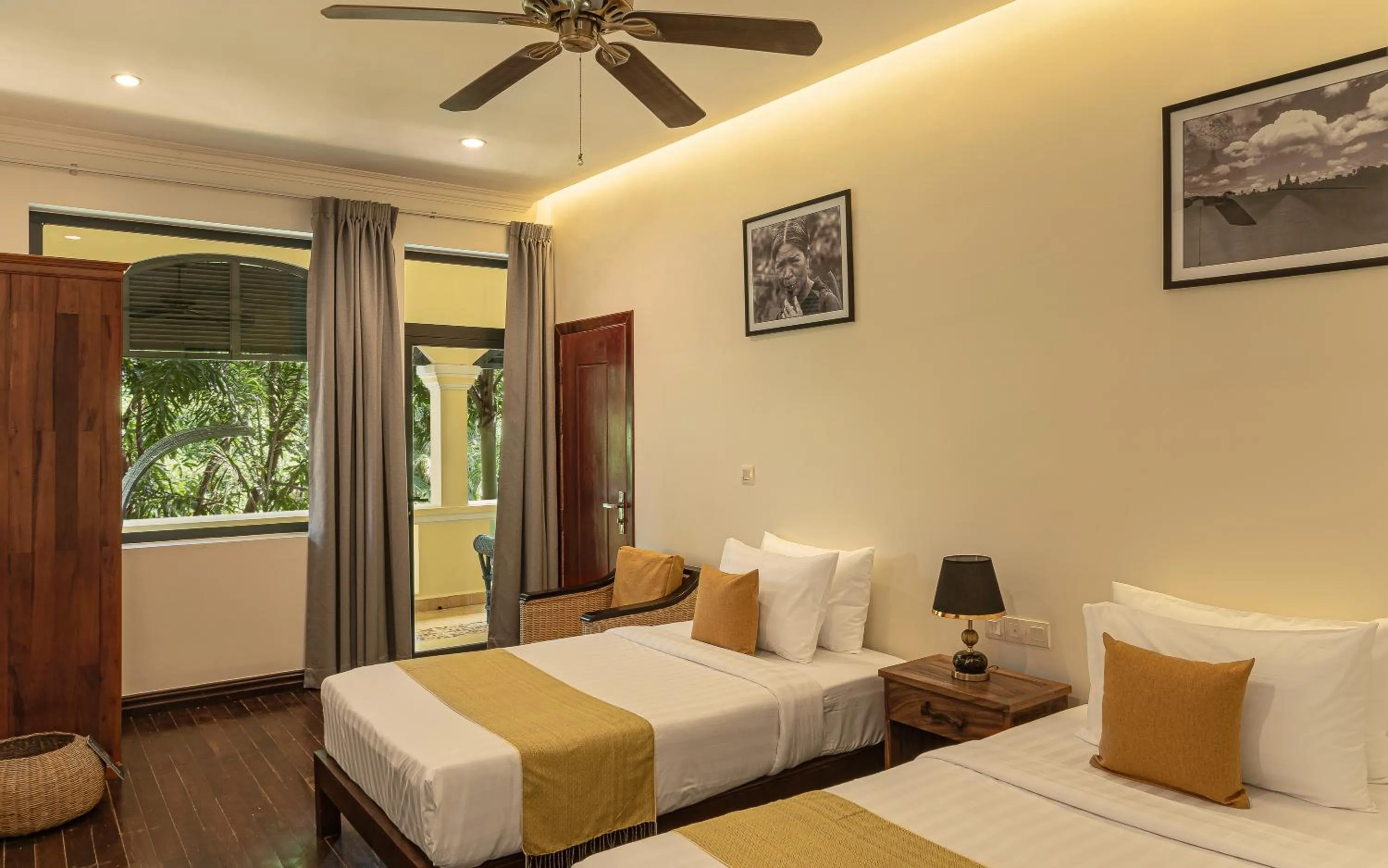 Pool view, Bed in Pavillon d'Orient Boutique Hotel