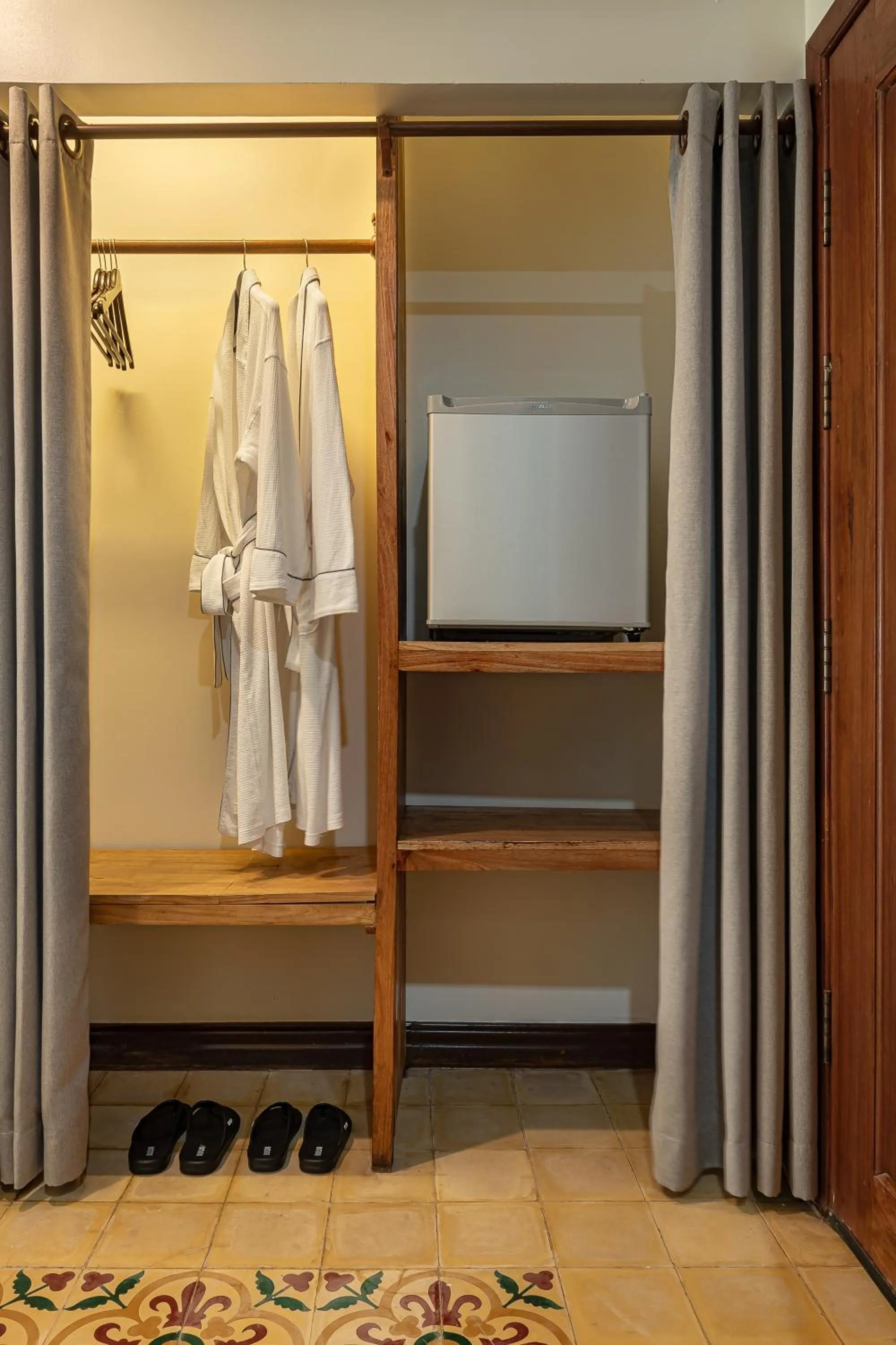 wardrobe in Pavillon d'Orient Boutique Hotel