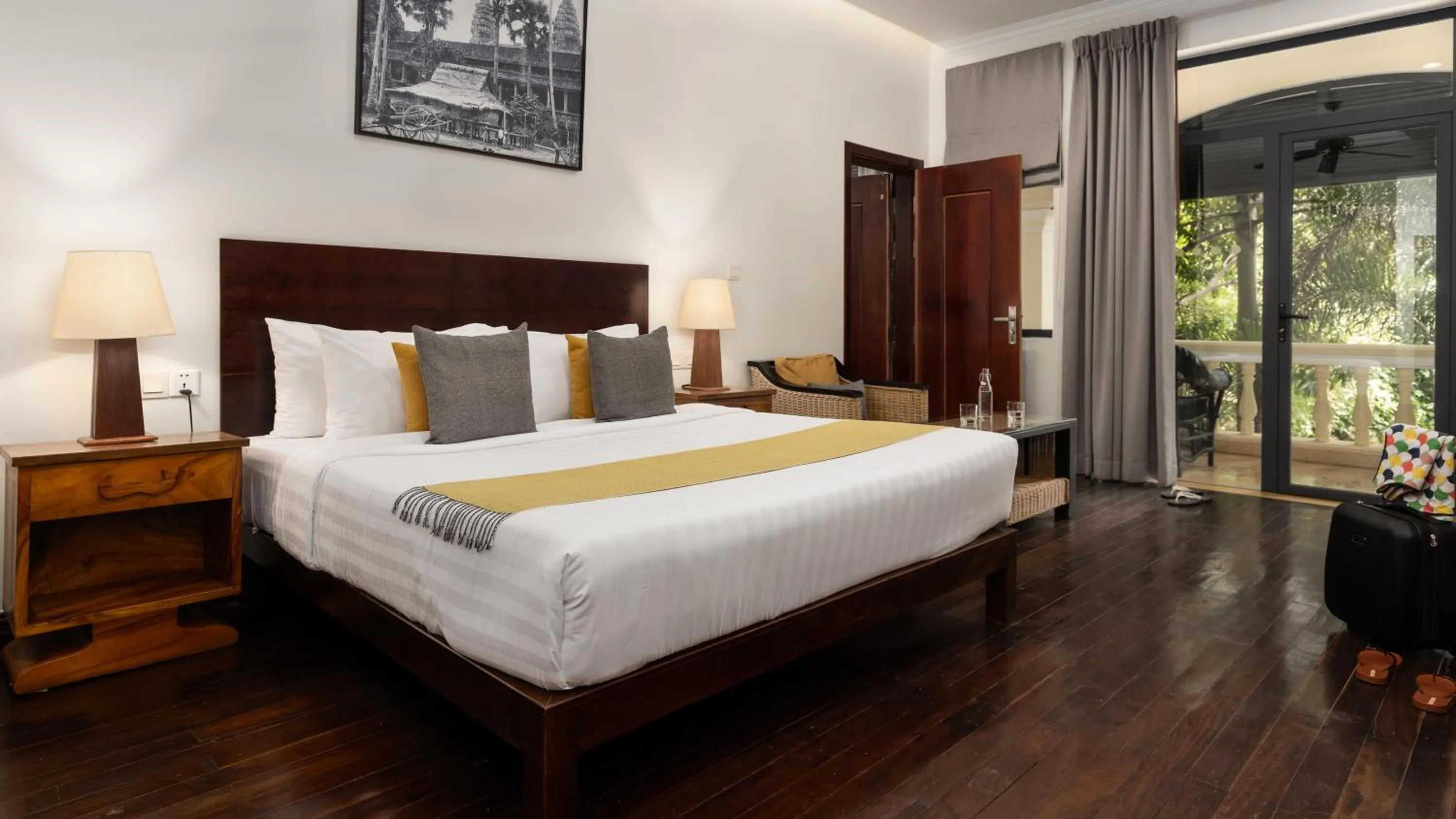 View (from property/room), Bed in Pavillon d'Orient Boutique Hotel