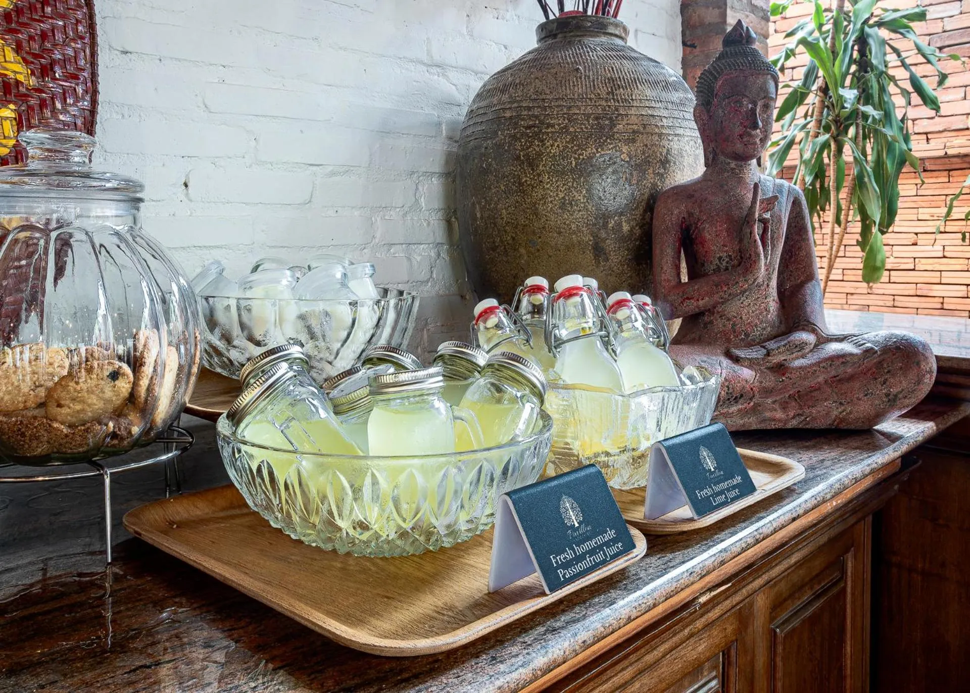 Restaurant/places to eat in Pavillon d'Orient Boutique Hotel