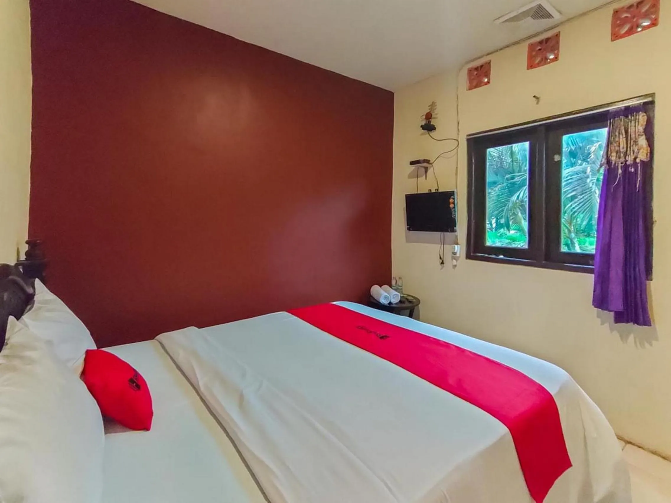 Bedroom, Bed in RedDoorz at Pacet Mojokerto