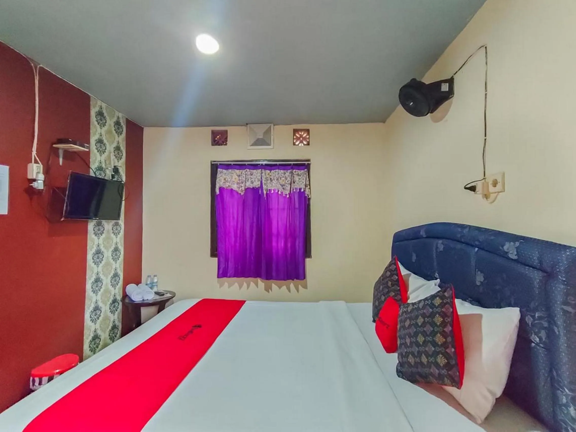 Bedroom, Bed in RedDoorz at Pacet Mojokerto