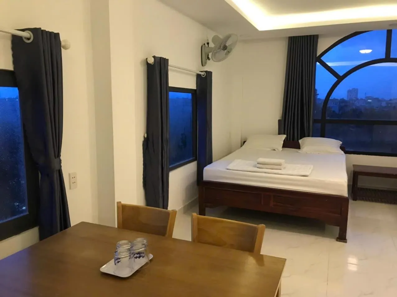 Bed in Hotel Hoa Cúc Phương Dĩ An - Bình Dương