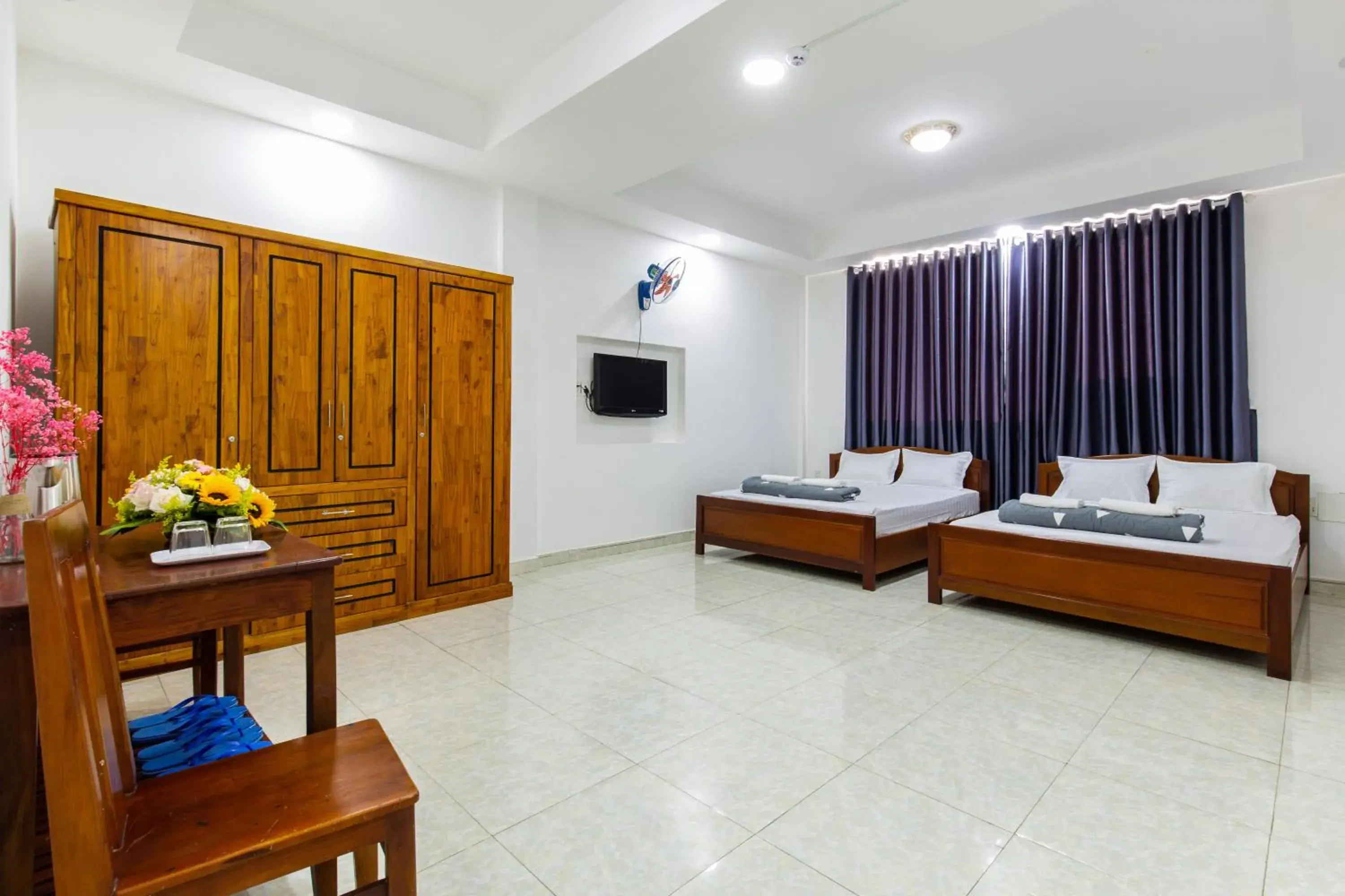 Deluxe Family Room in Hotel Hoa Cúc Phương Dĩ An - Bình Dương Deluxe Family Room in Hotel Hoa Cúc Phương Dĩ An - Bình Dương