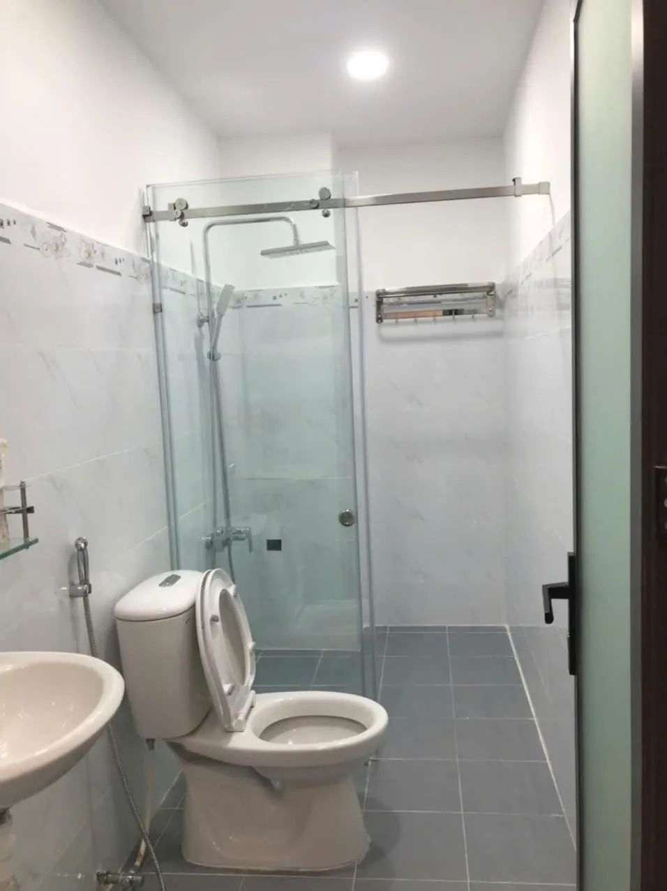 Shower in Hotel Hoa Cúc Phương Dĩ An - Bình Dương