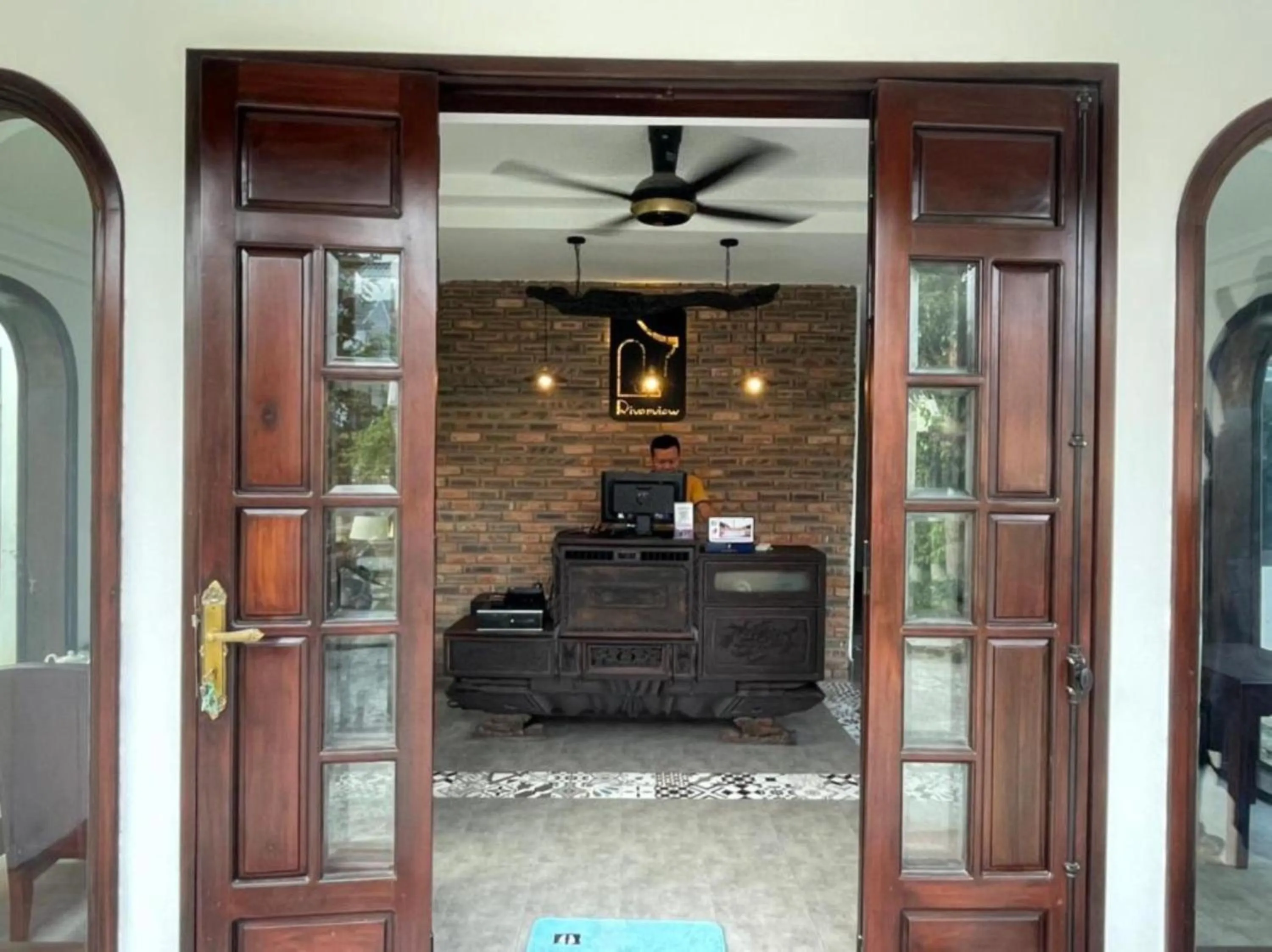 Communal lounge/ TV room in La Y Riverview