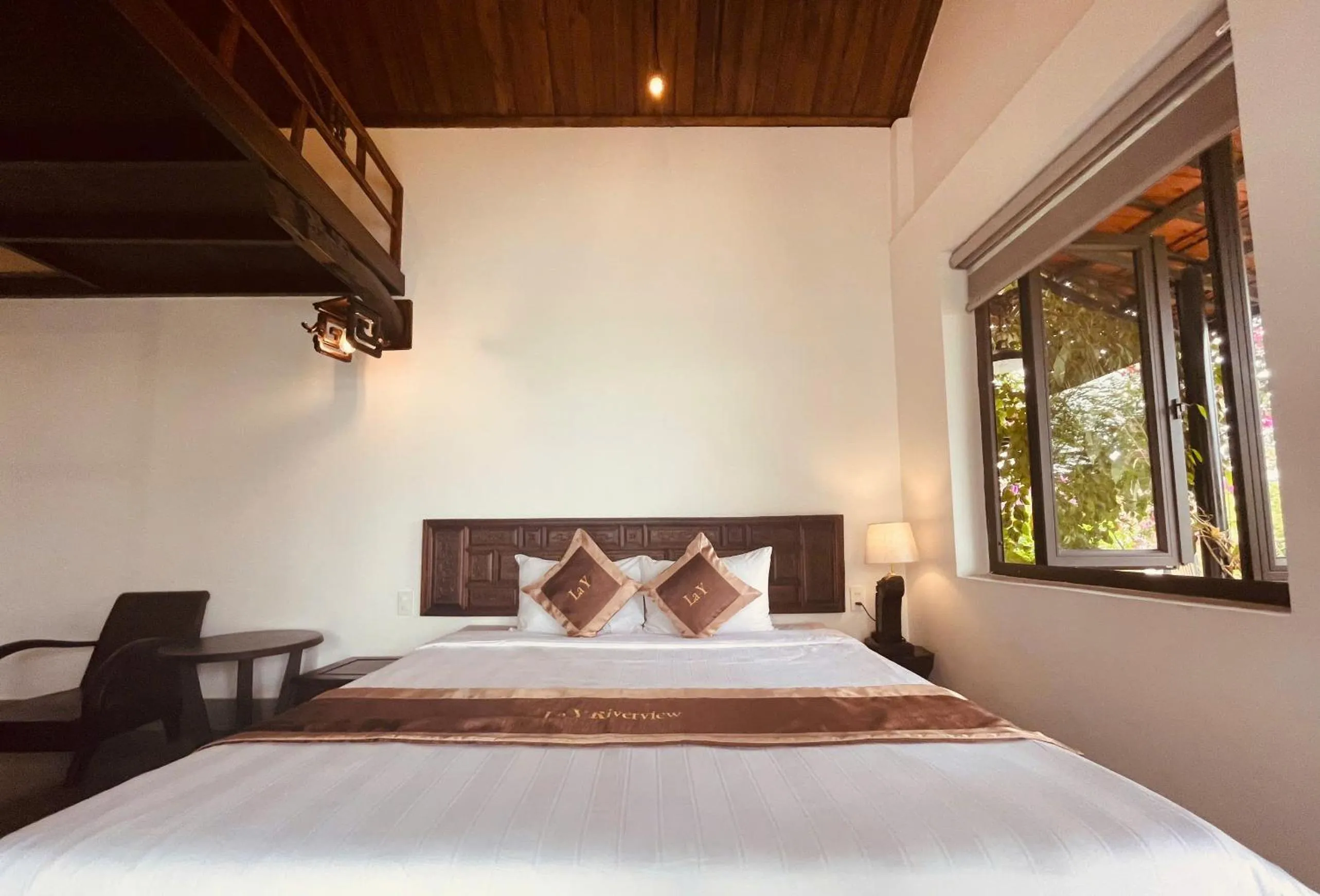 Bed in La Y Riverview