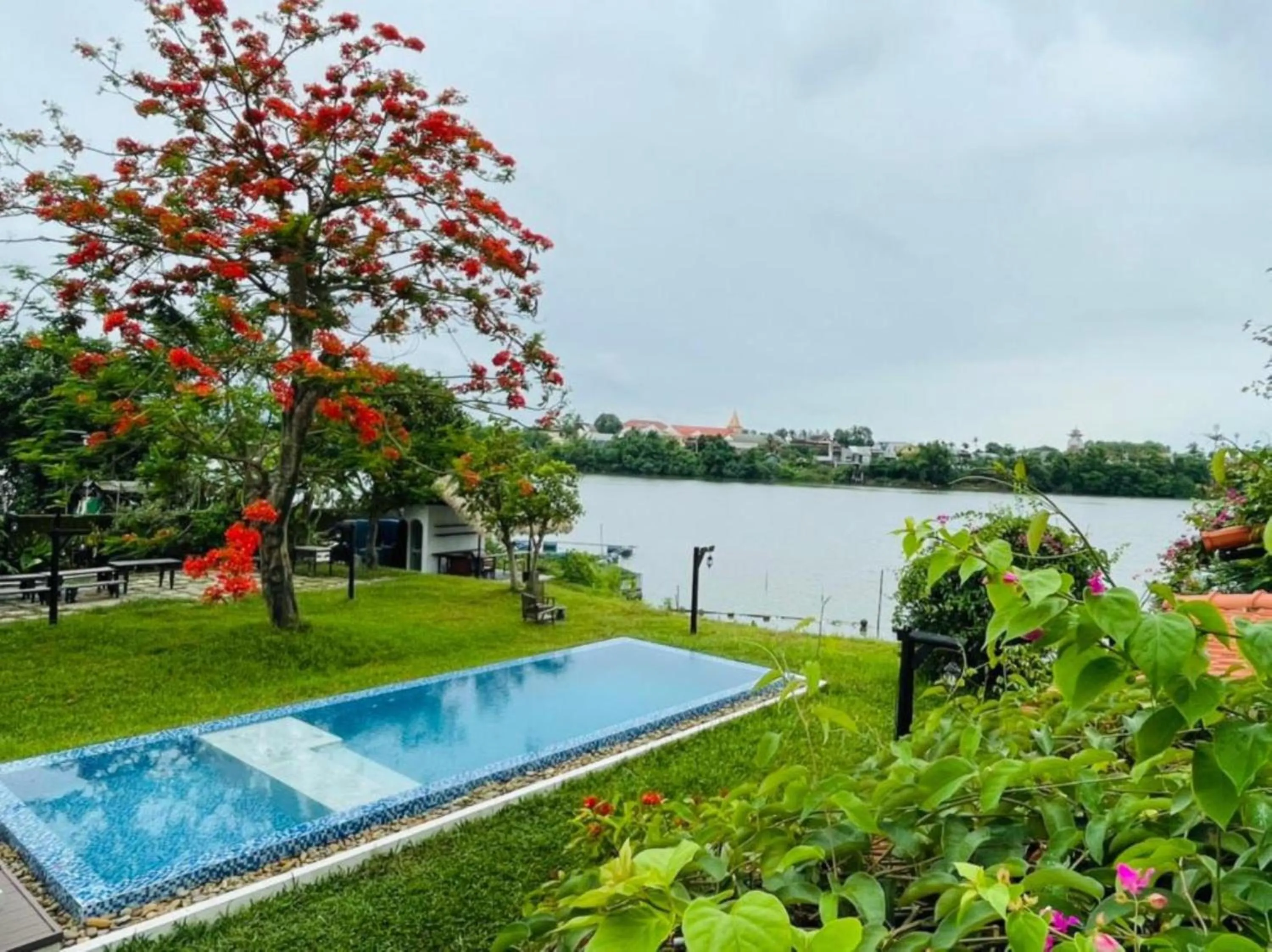 Pool view in La Y Riverview