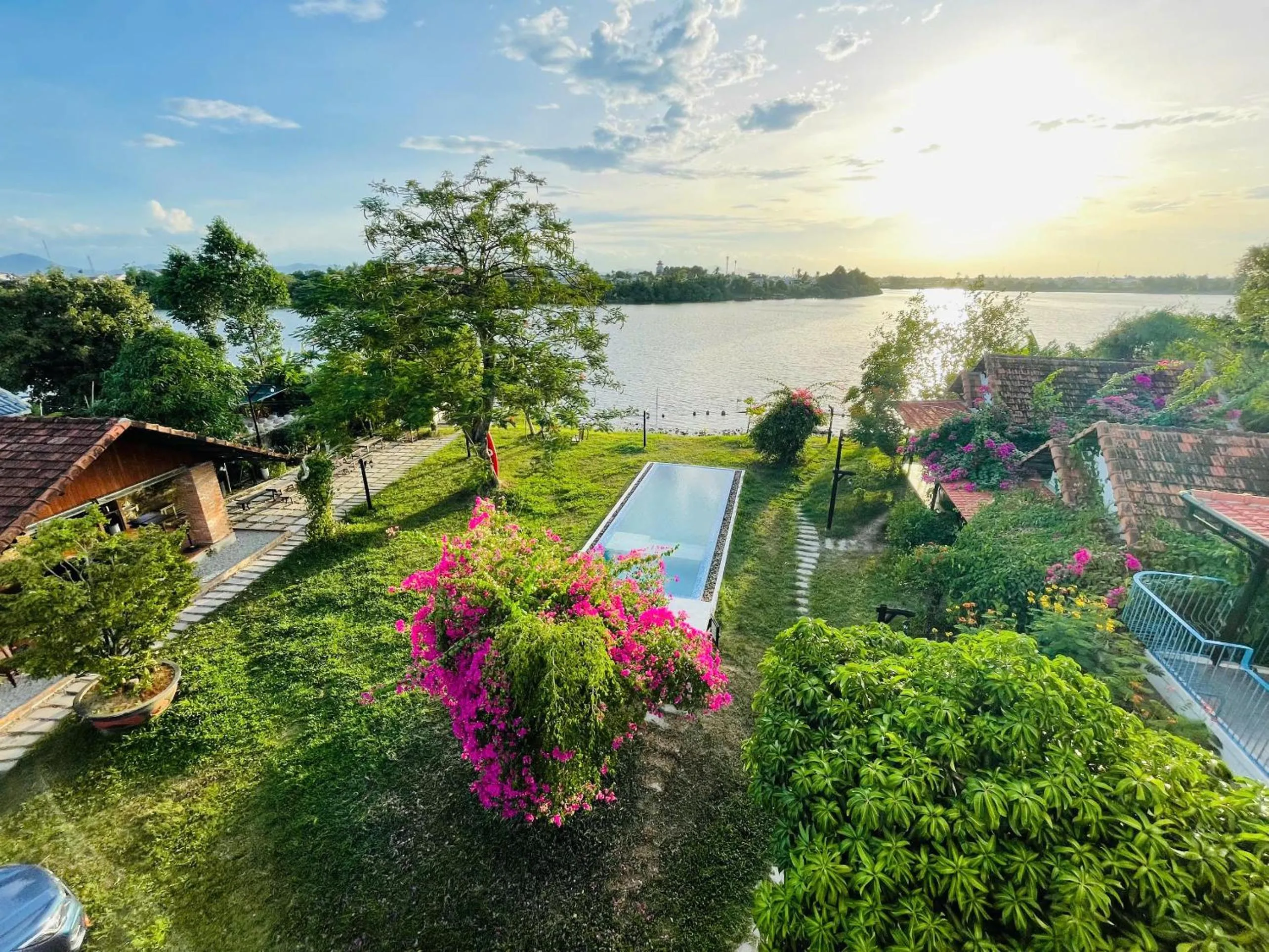 Patio in La Y Riverview