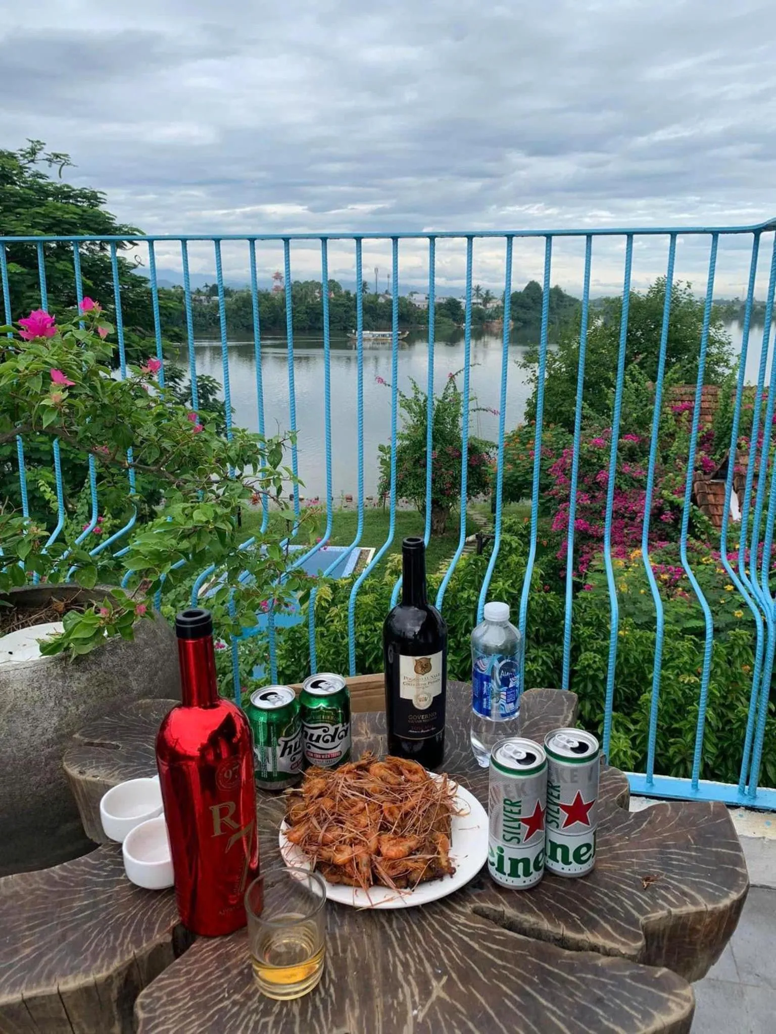 Balcony/Terrace in La Y Riverview