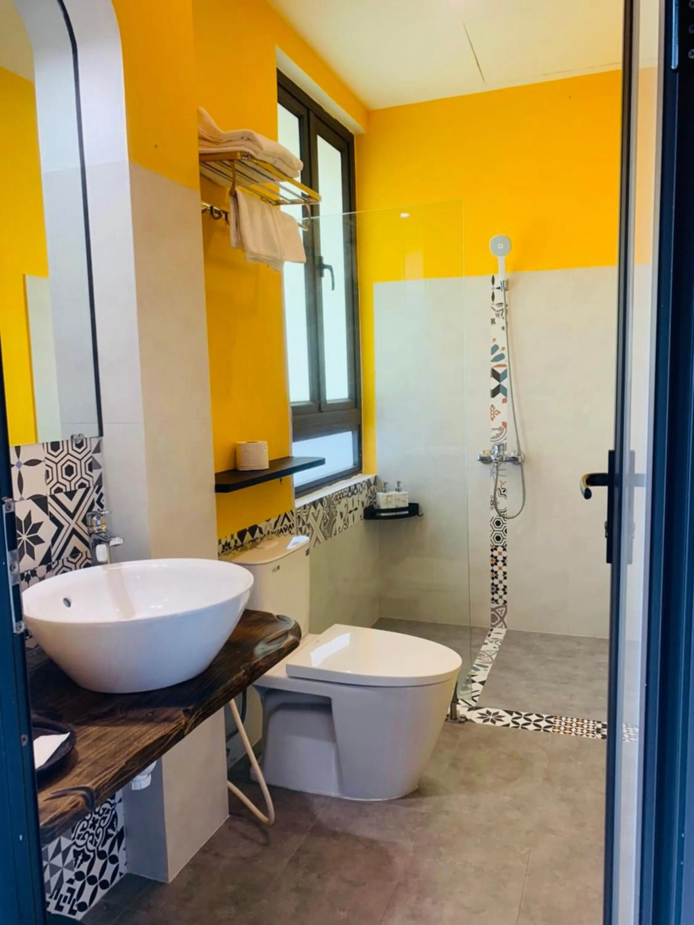 Toilet in La Y Riverview