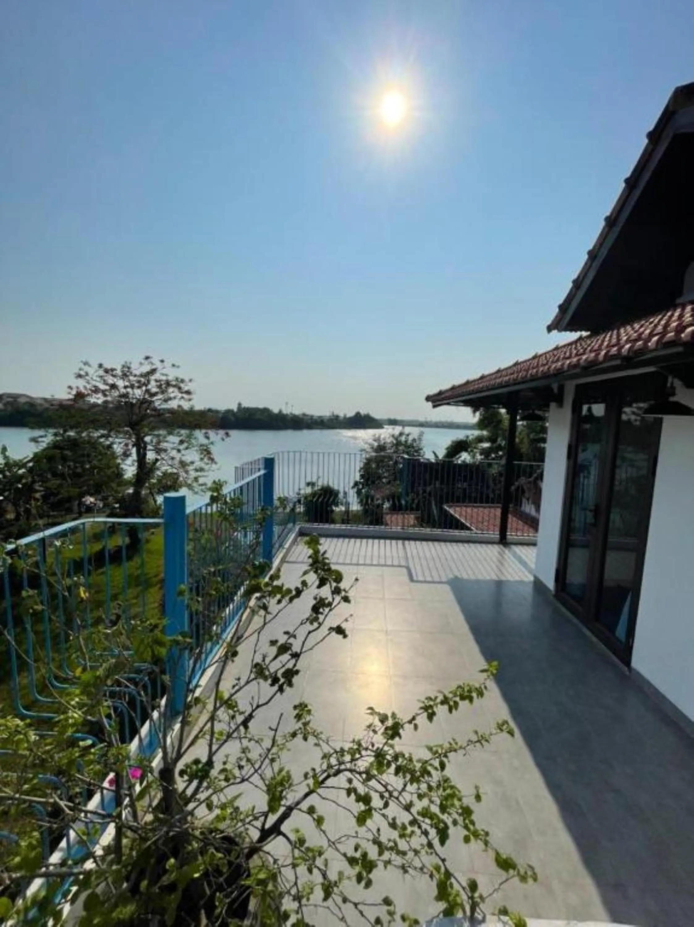 Property building in La Y Riverview