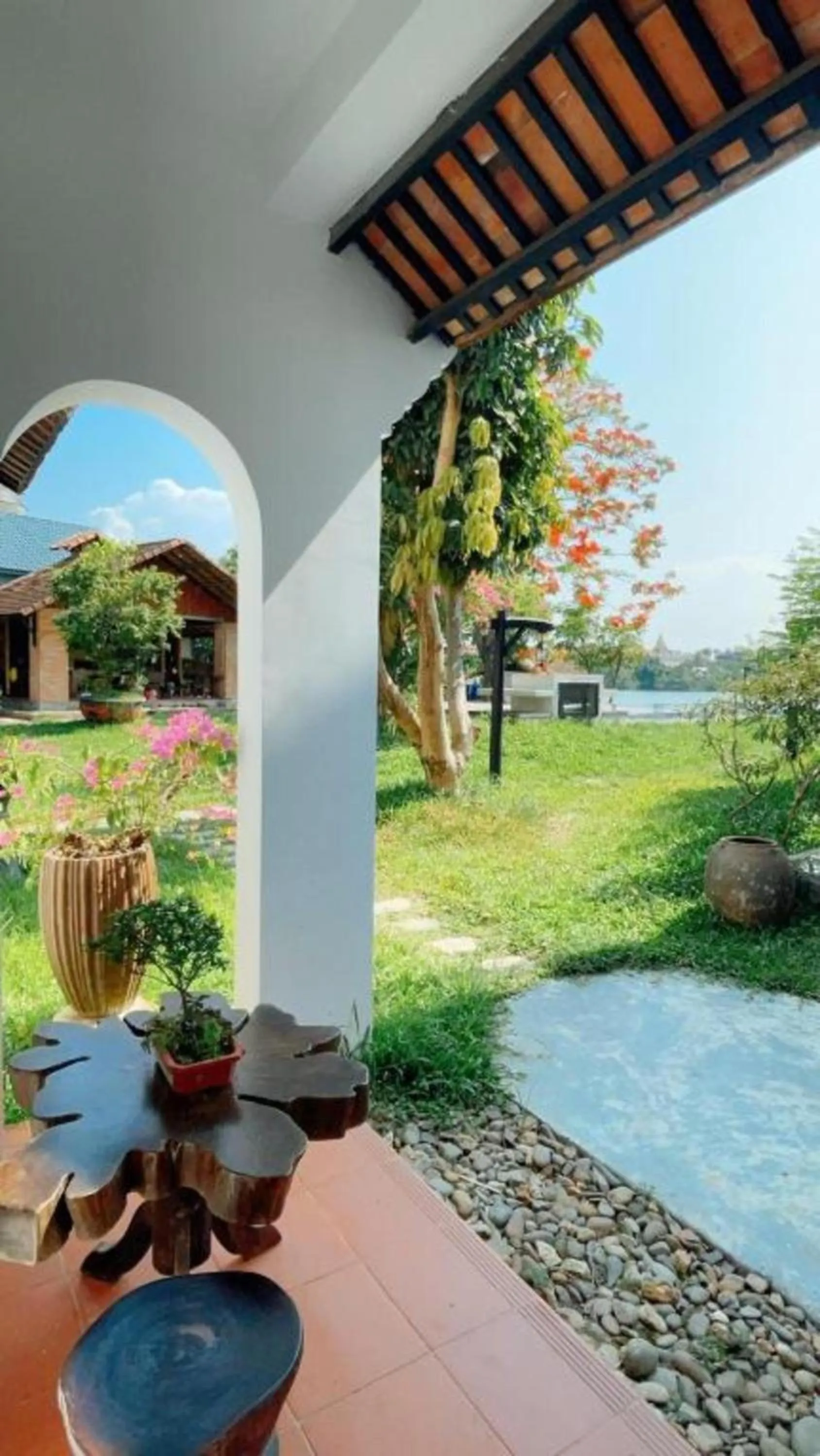 Patio in La Y Riverview