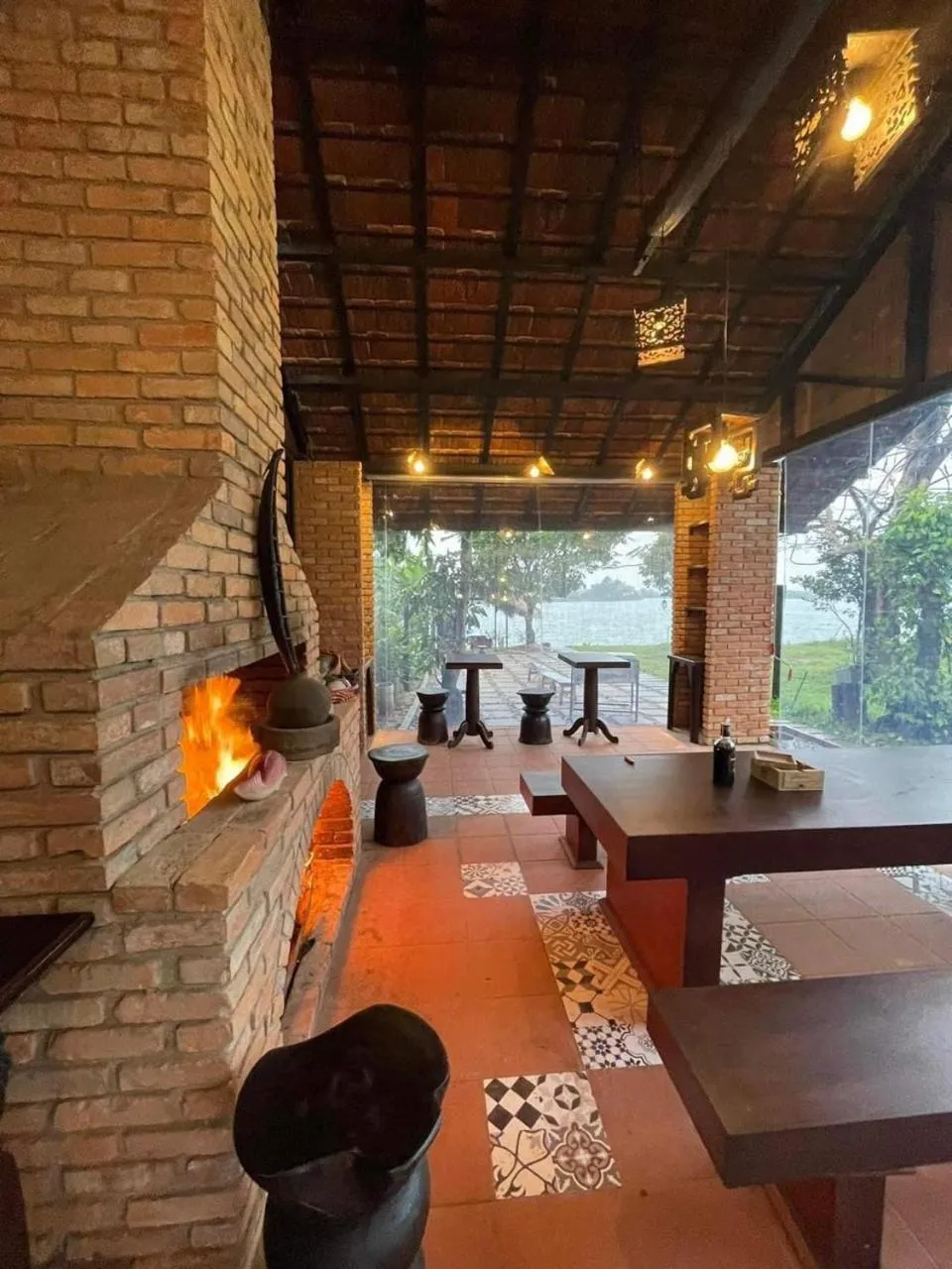 Restaurant/places to eat in La Y Riverview