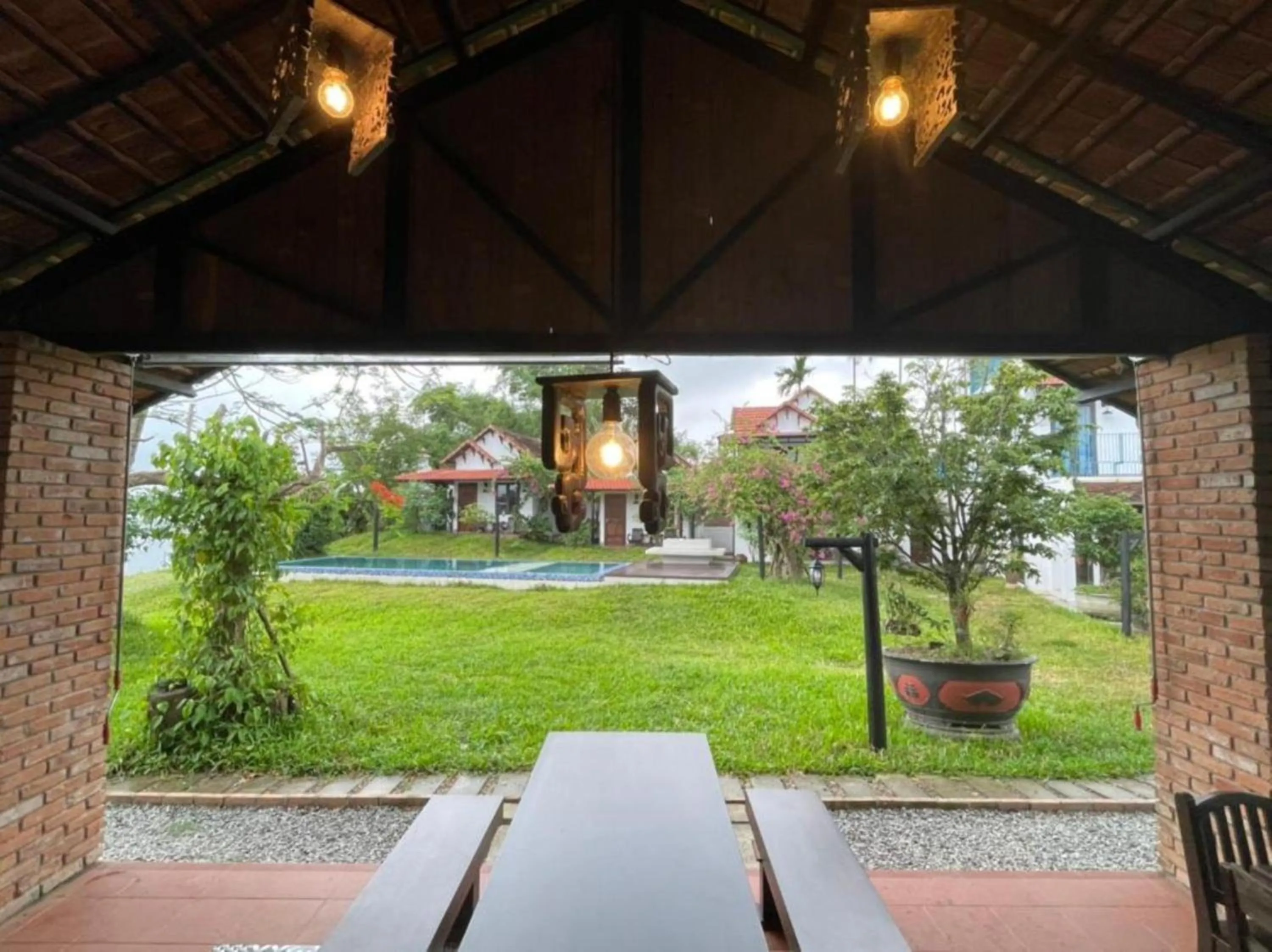 Restaurant/places to eat in La Y Riverview