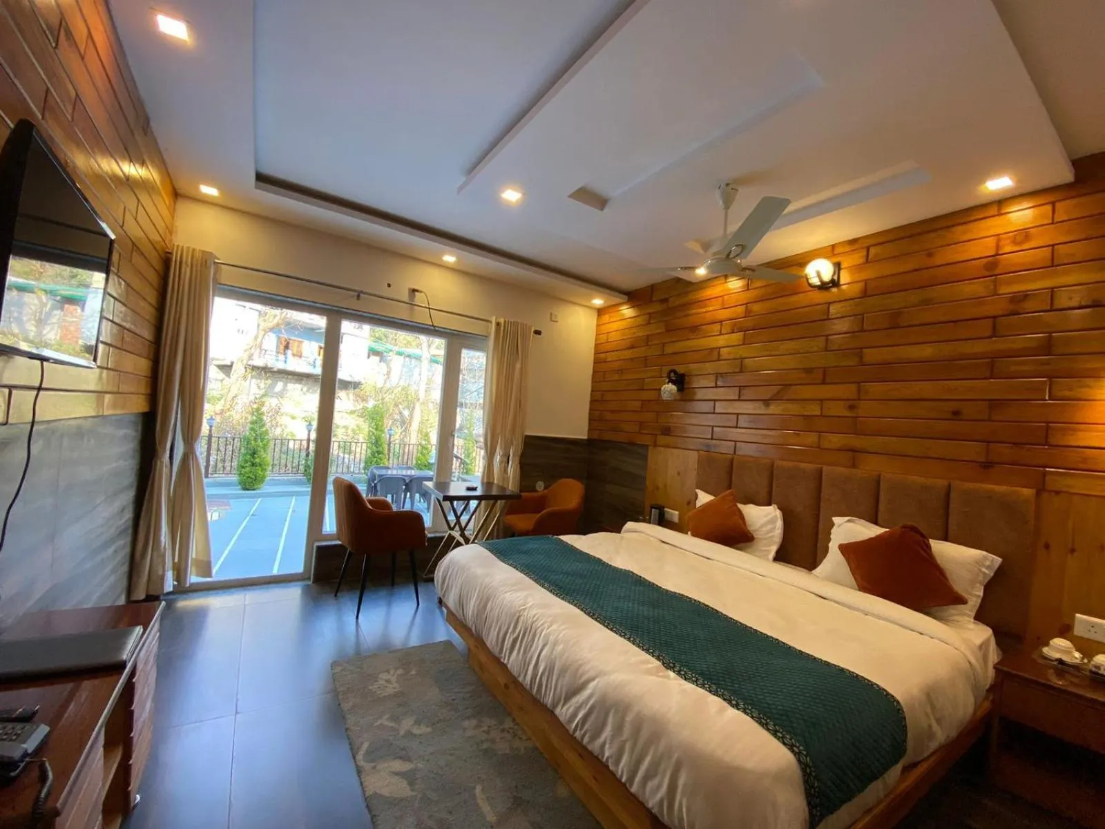 Communal lounge/ TV room, Bed in The Aesthetic Hotel & Restaurant