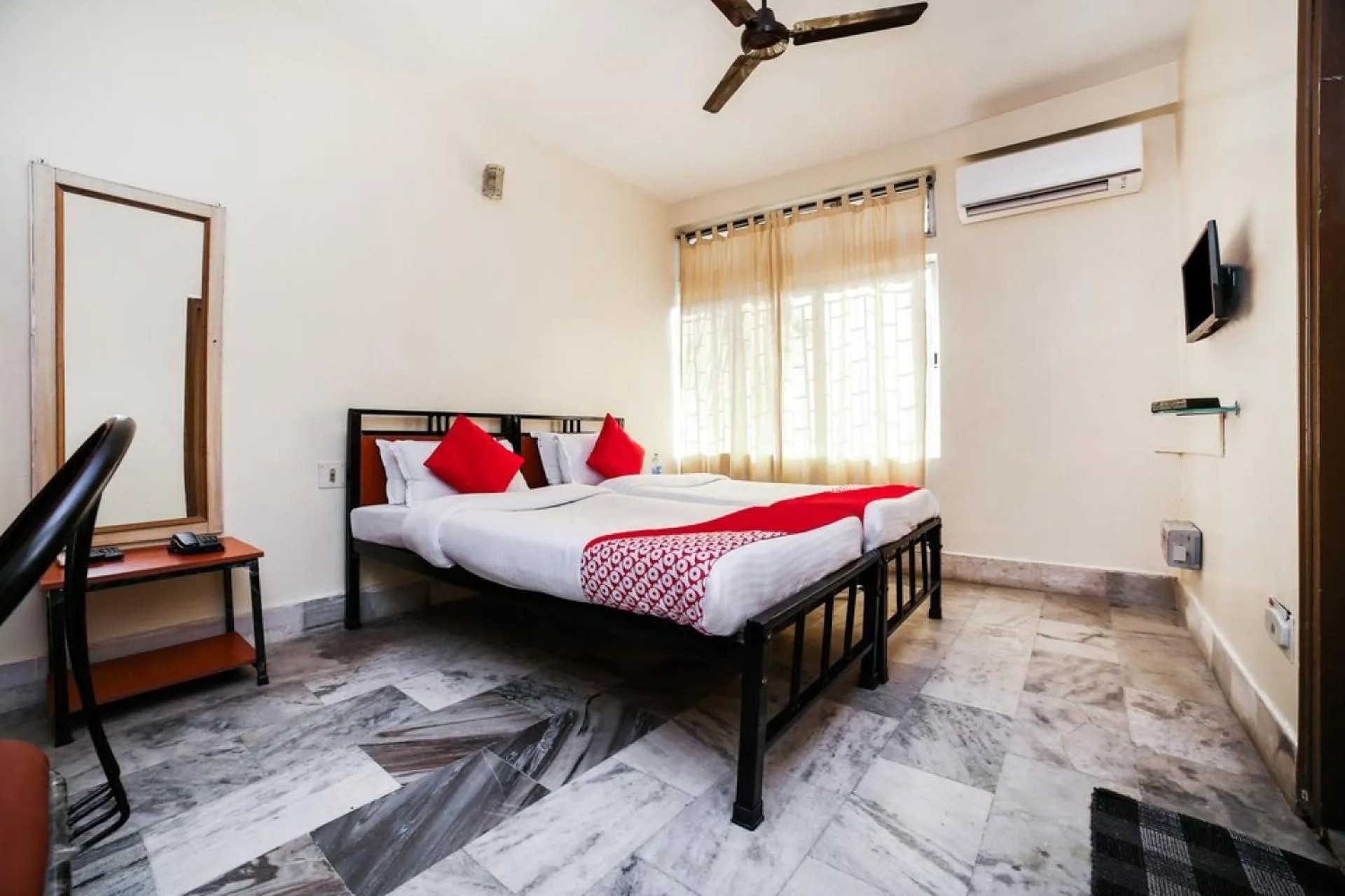 Bedroom in Uttam Guest House