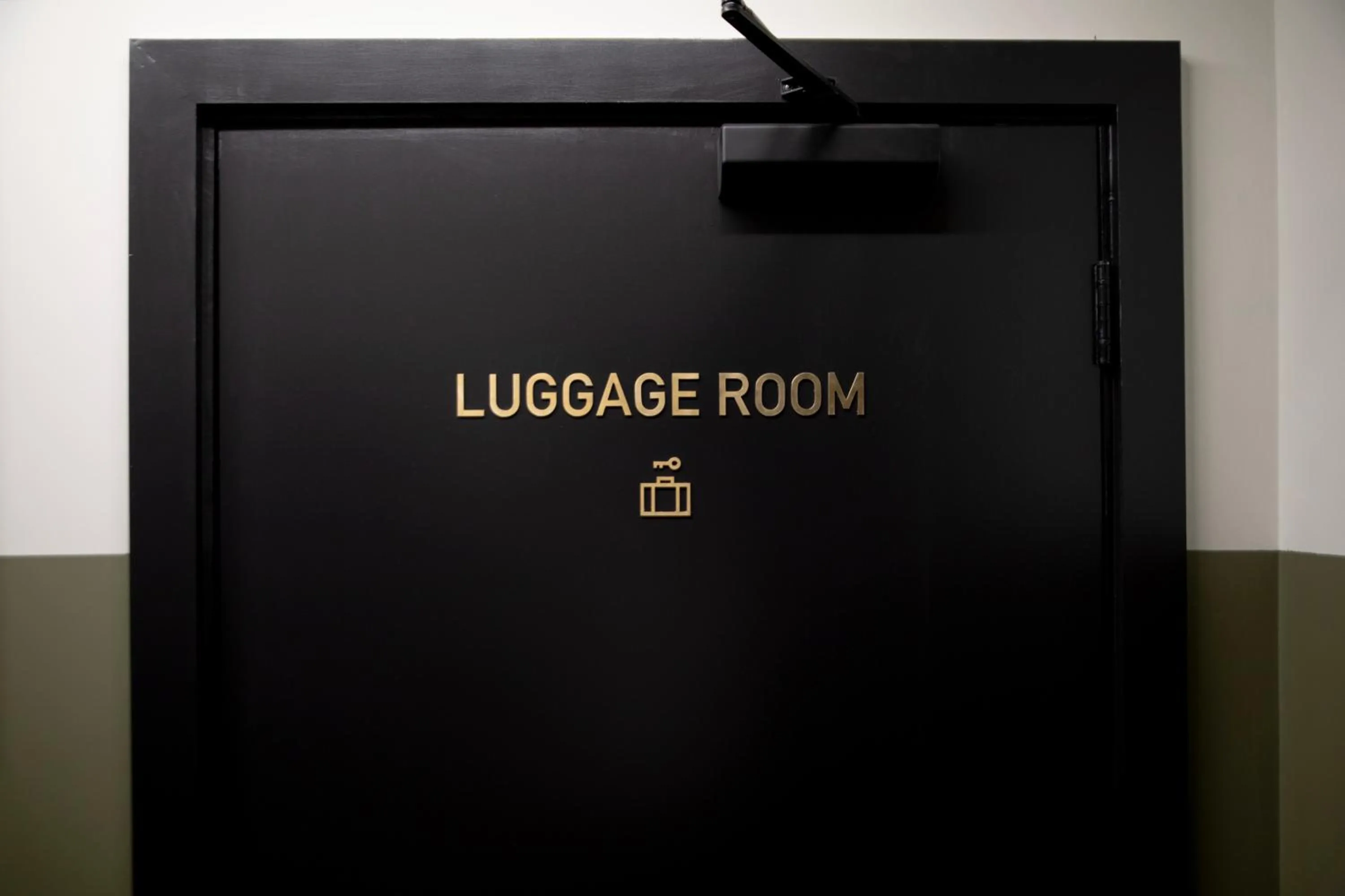 storage in Bob W London Tower Hill - Studios