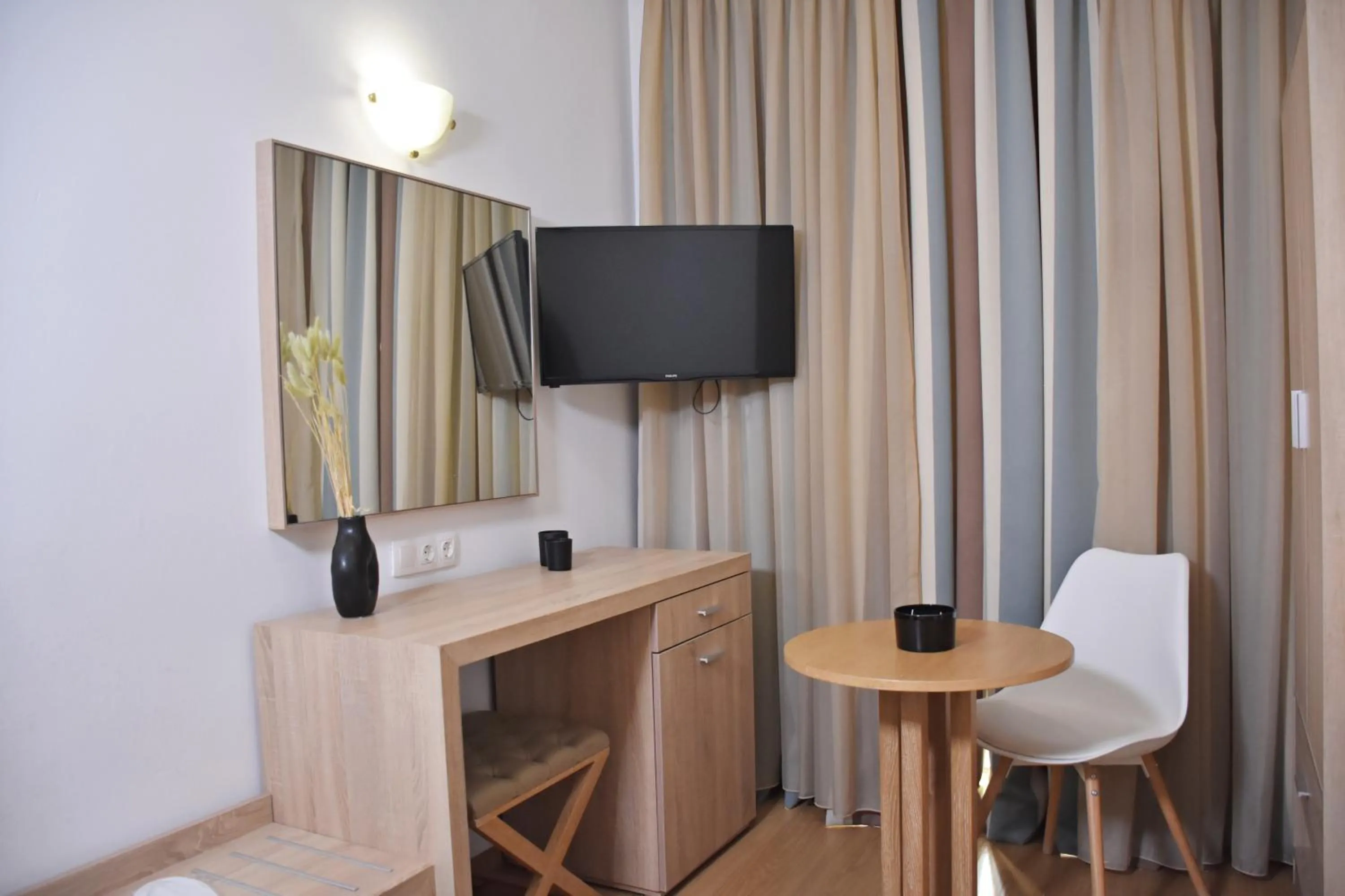 TV and multimedia in Arethusa Hotel Athens