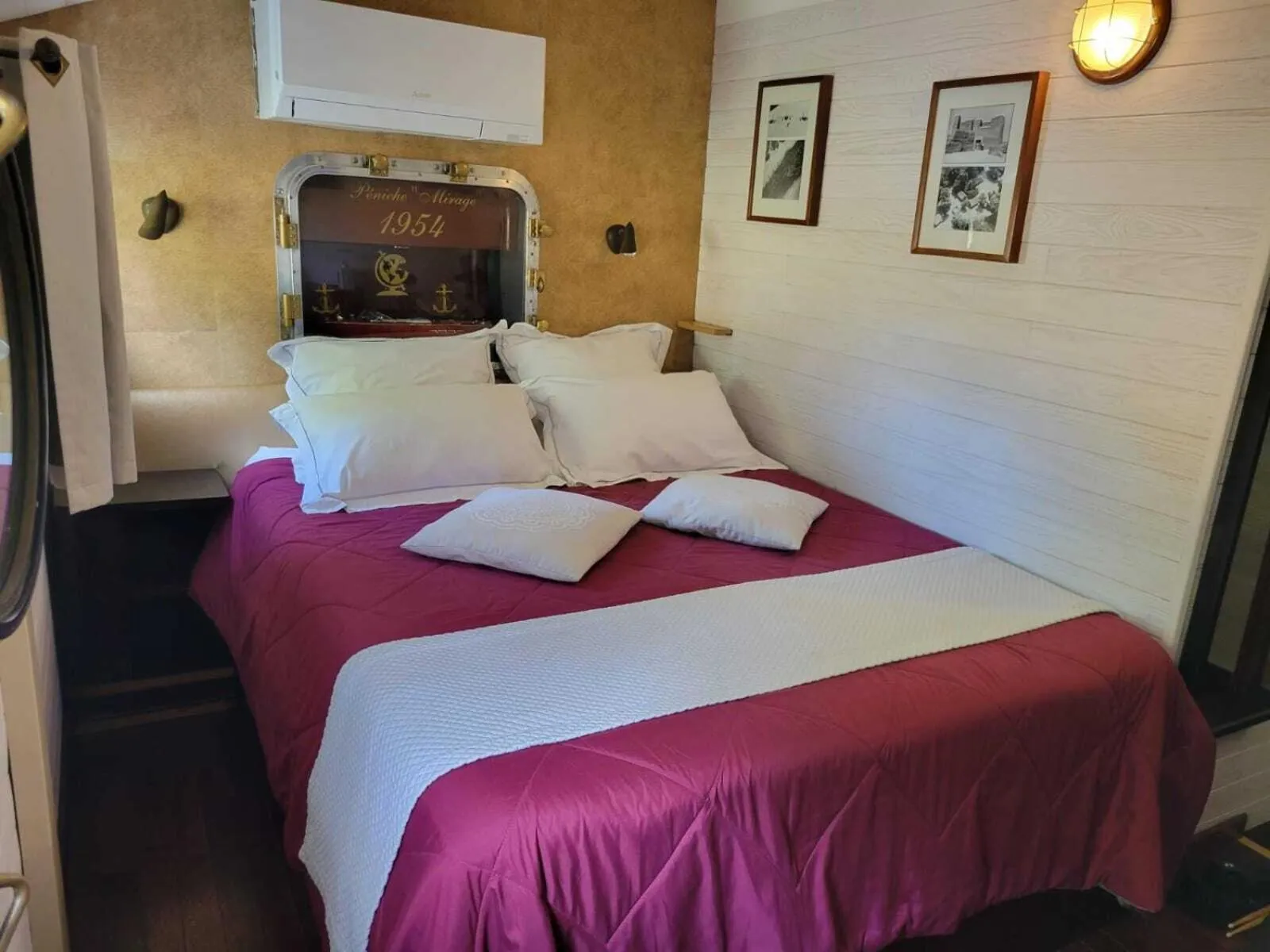 Bedroom, Bed in Péniche Mirage-chambre d'hôtes