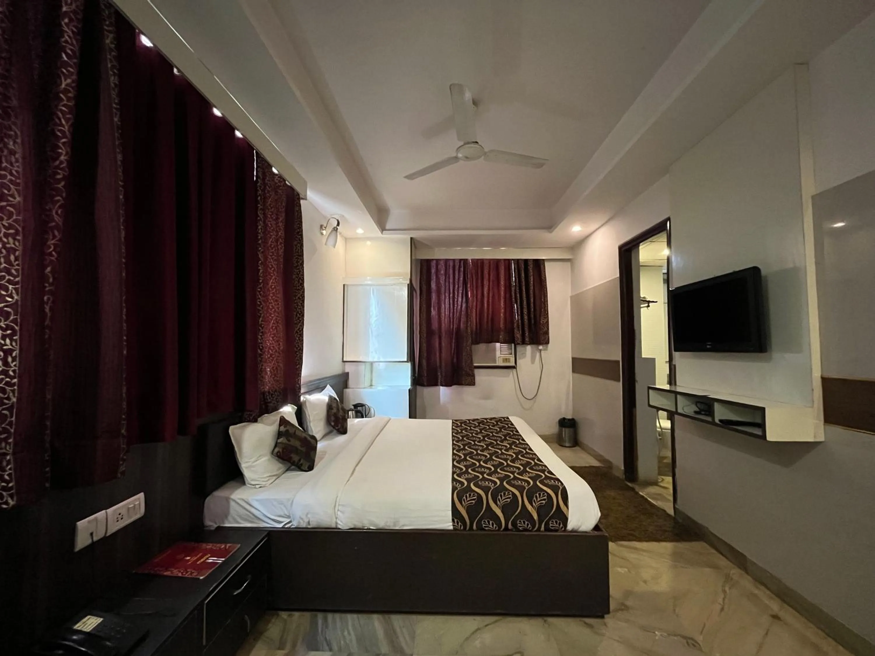 Bedroom, Bed in Hotel Taj Galaxy