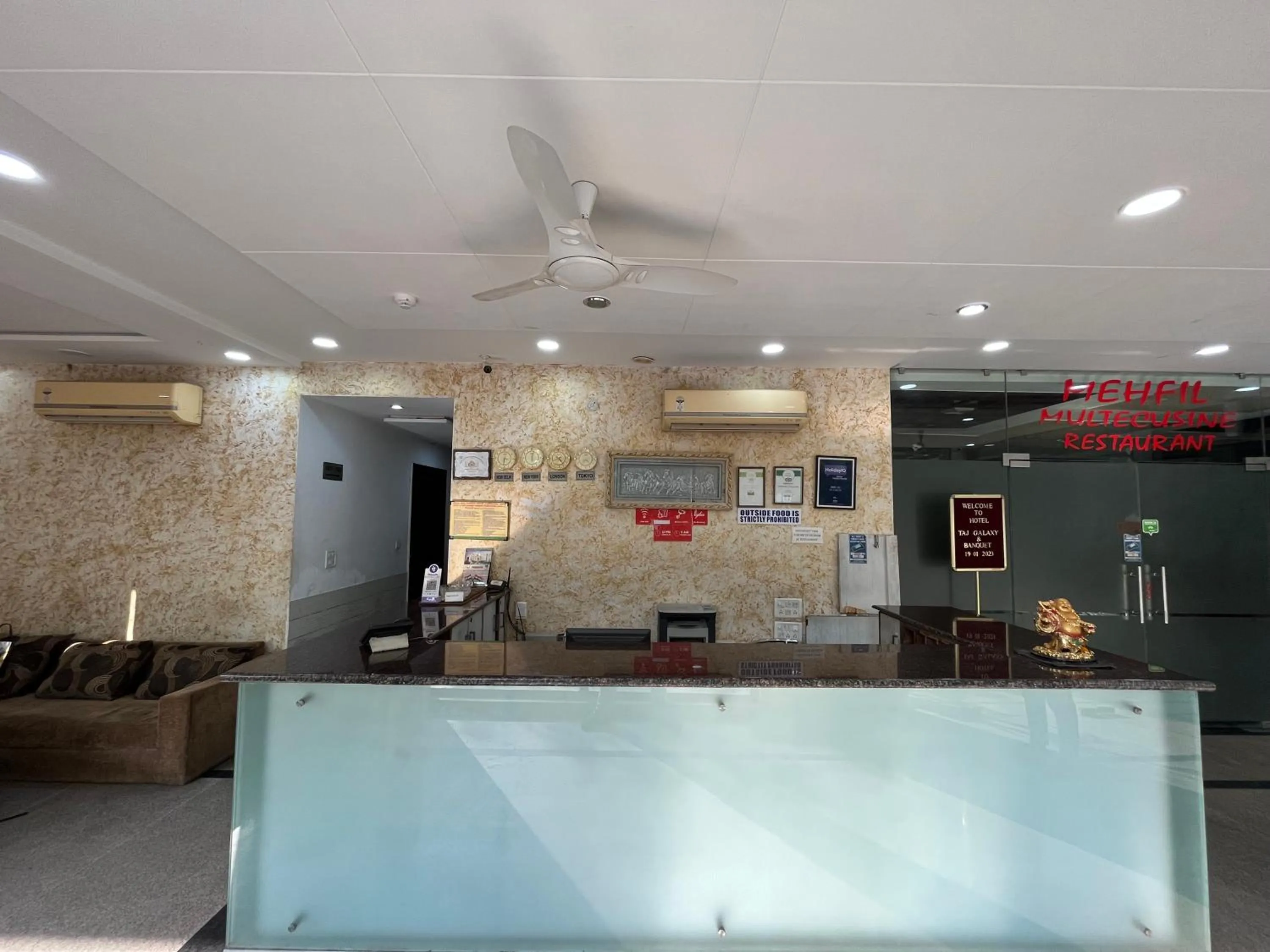 Lobby or reception in Hotel Taj Galaxy