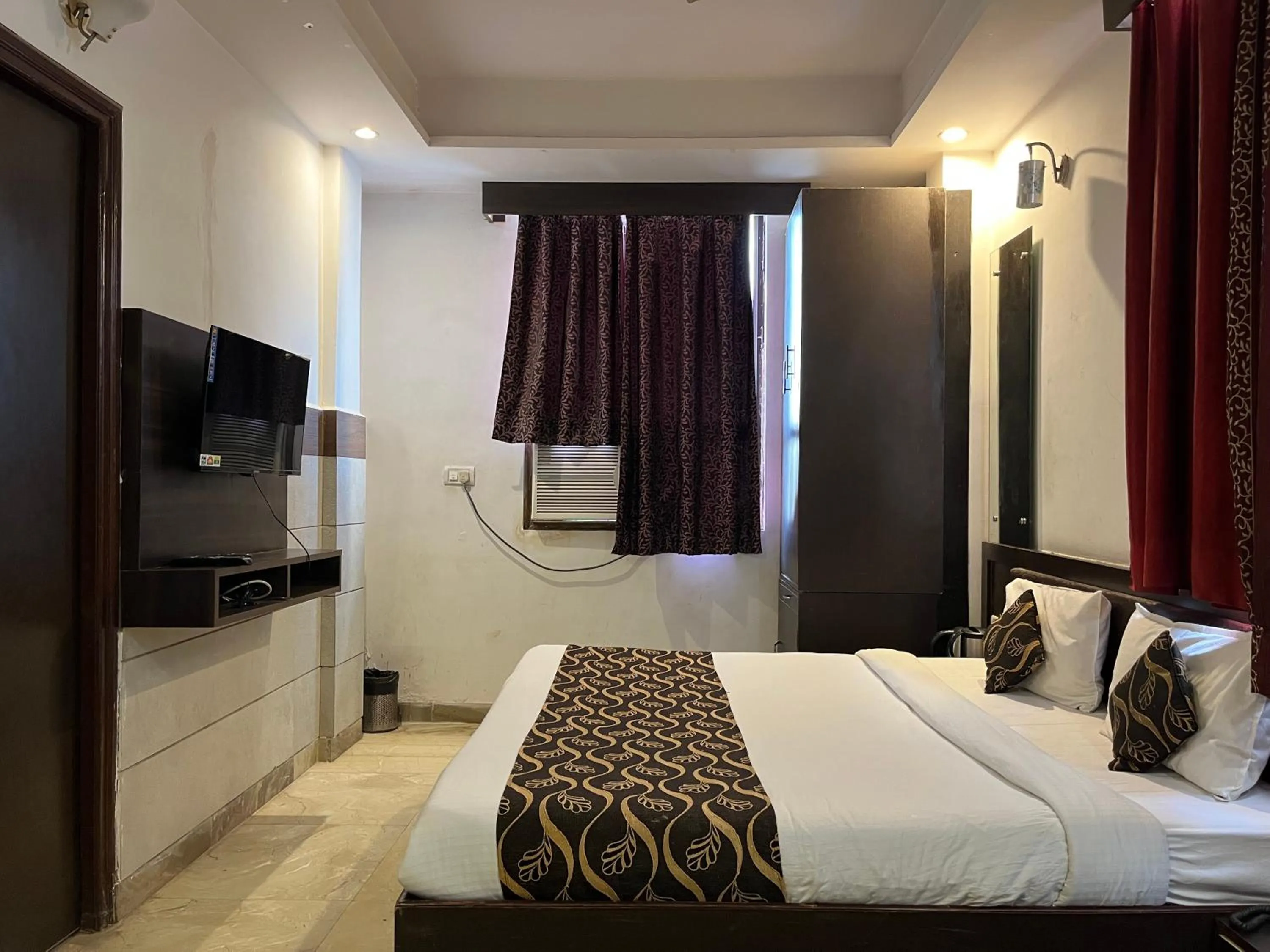 Bed in Hotel Taj Galaxy