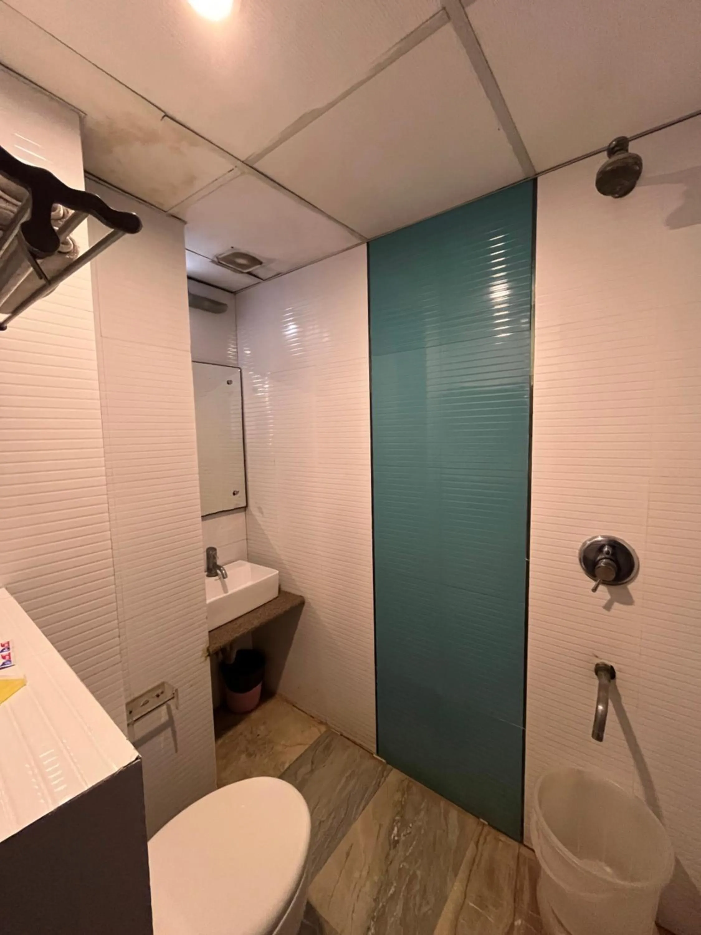 Bathroom in Hotel Taj Galaxy