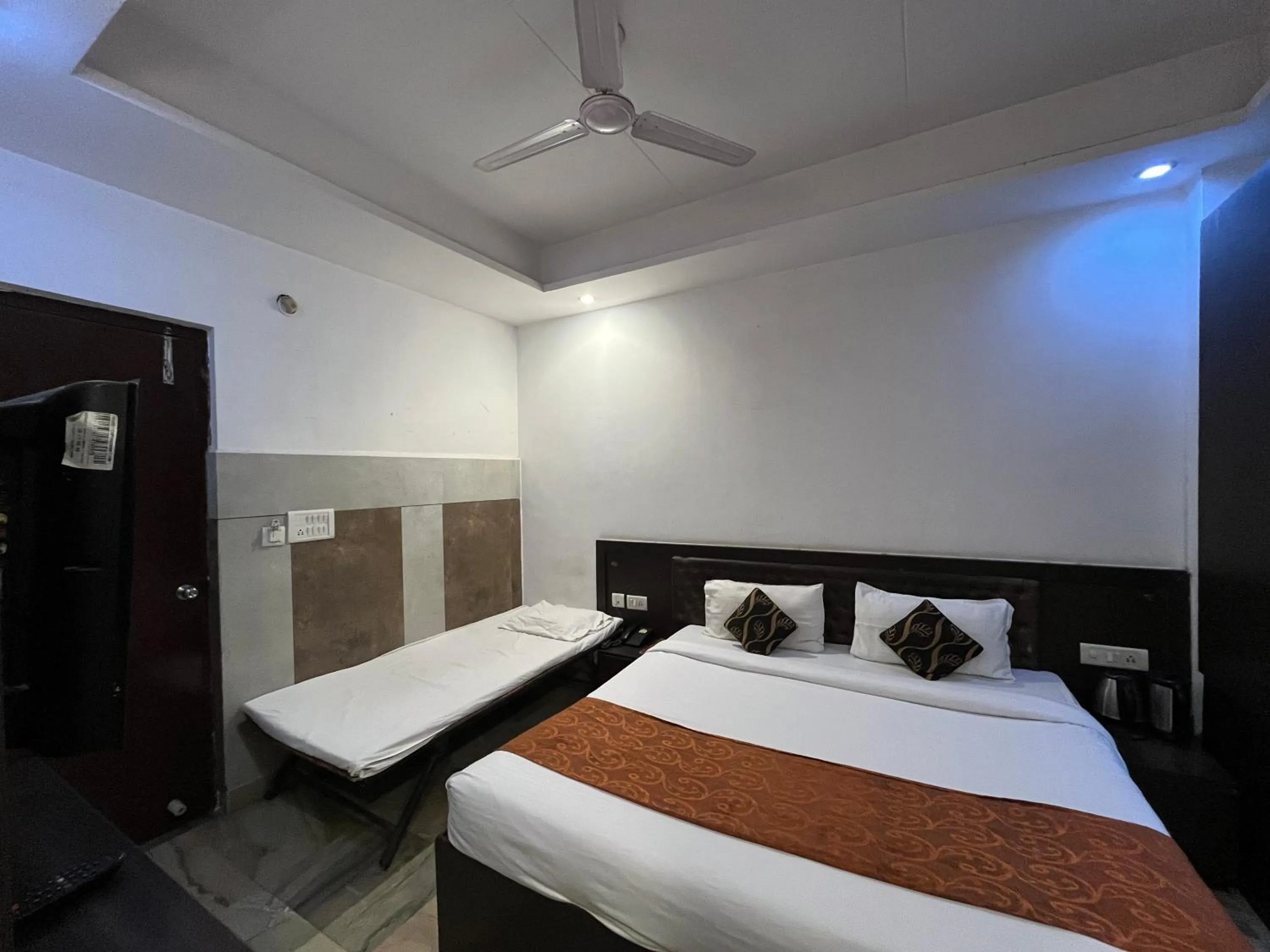 Bed in Hotel Taj Galaxy