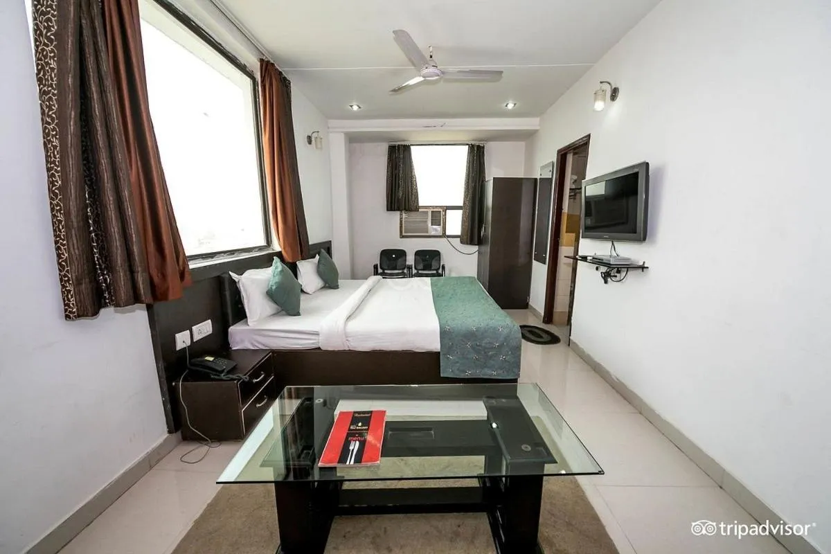 Bed in Hotel Taj Galaxy