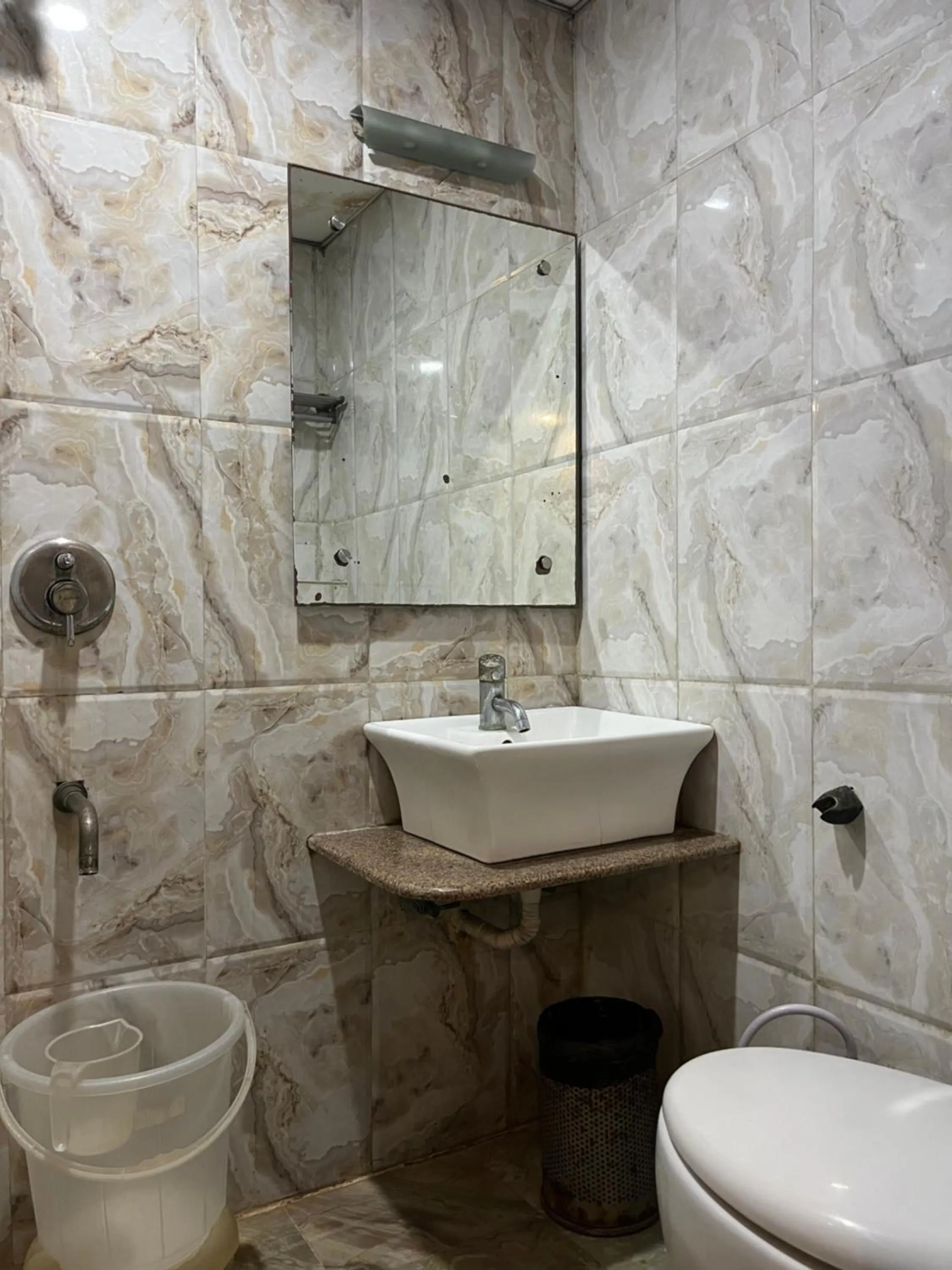 Bathroom in Hotel Taj Galaxy