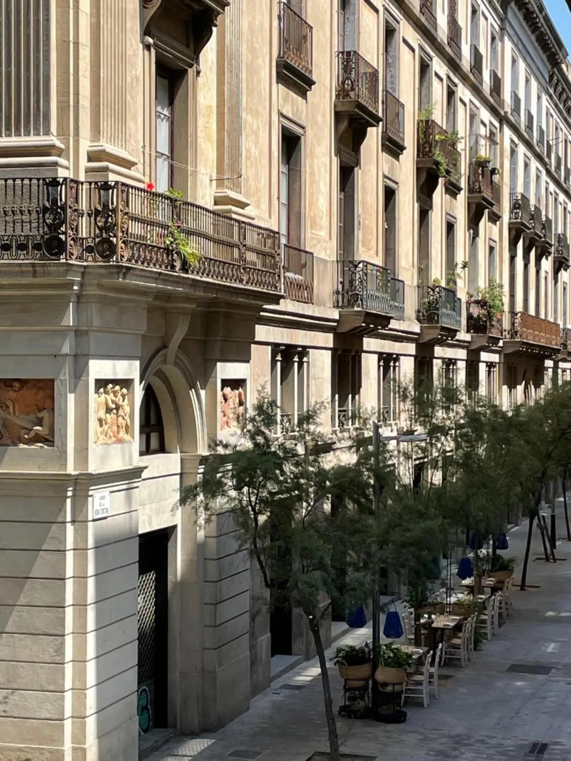 Street view in Som Nit Port Vell