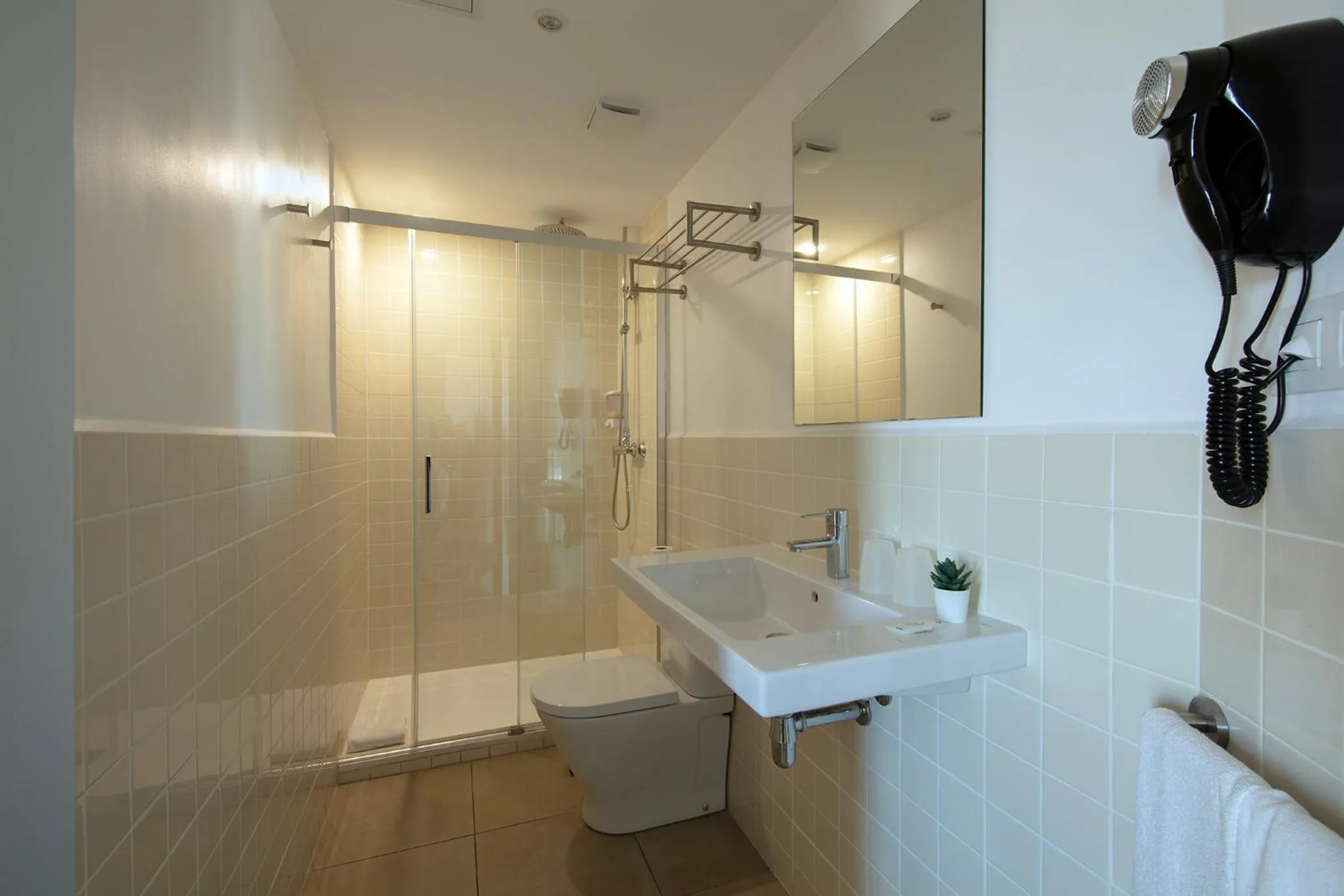 Shower in Som Nit Port Vell