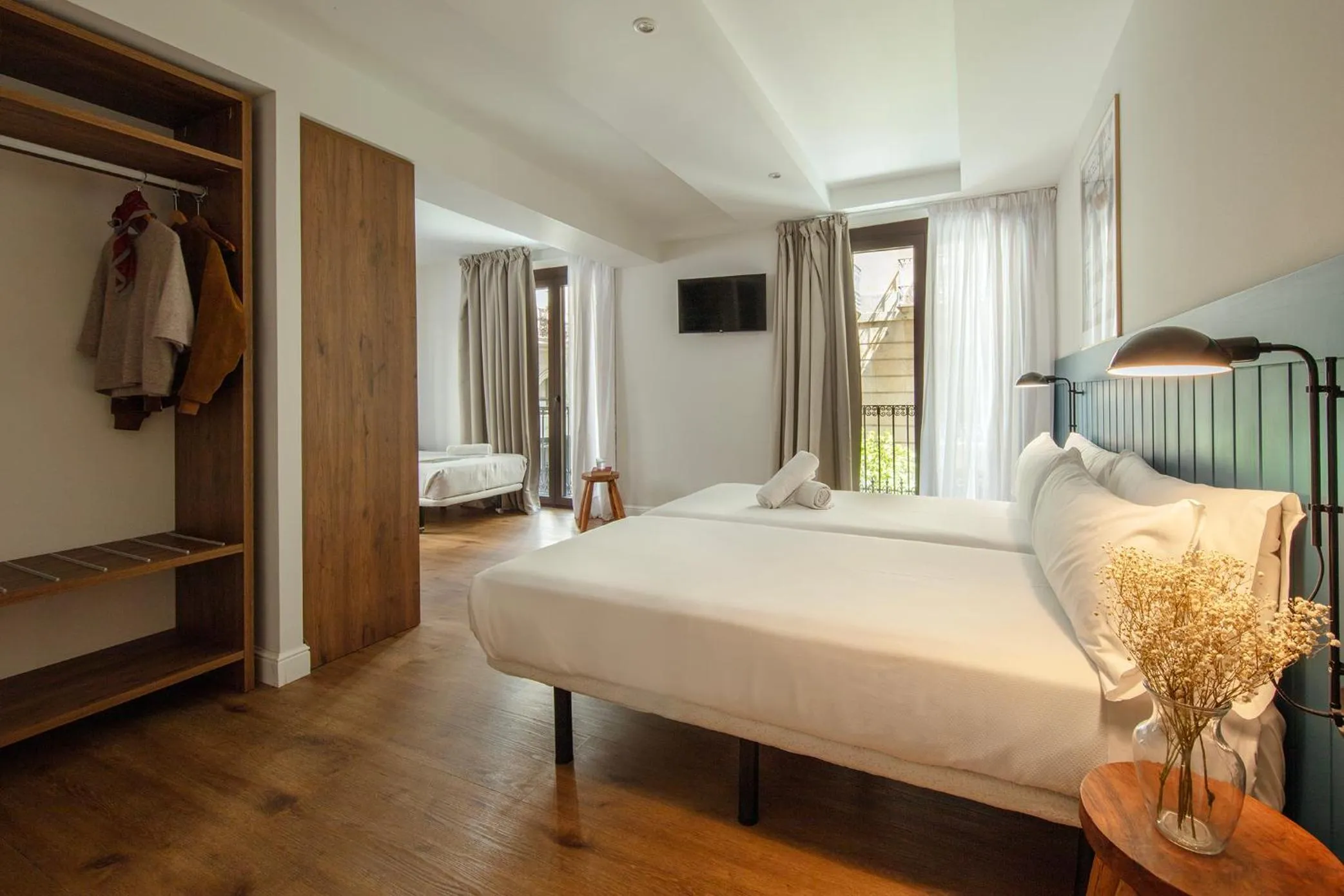 Photo of the whole room, Bed in Som Nit Port Vell