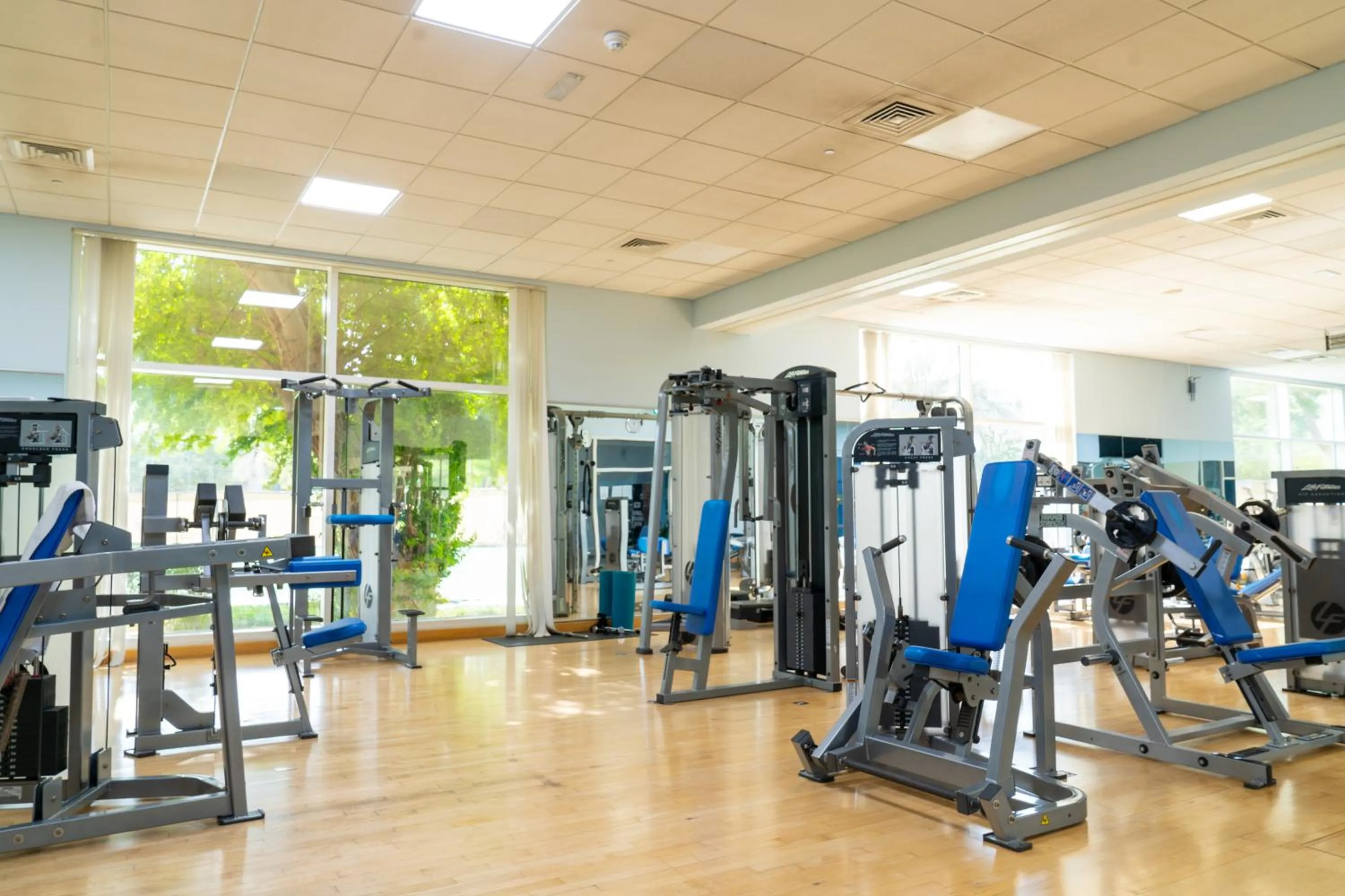 Fitness centre/facilities in eStay Hotel