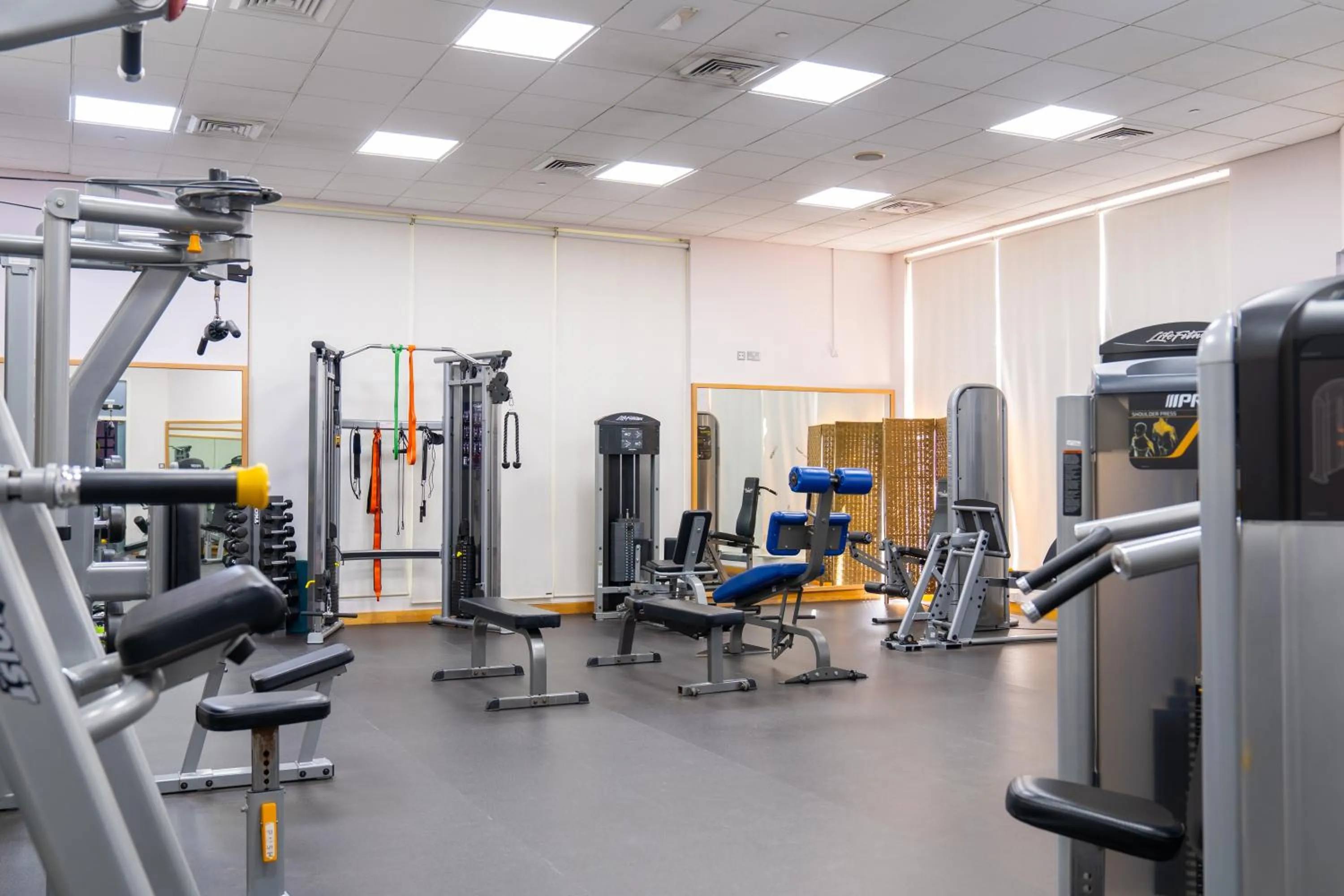 Fitness centre/facilities in eStay Hotel