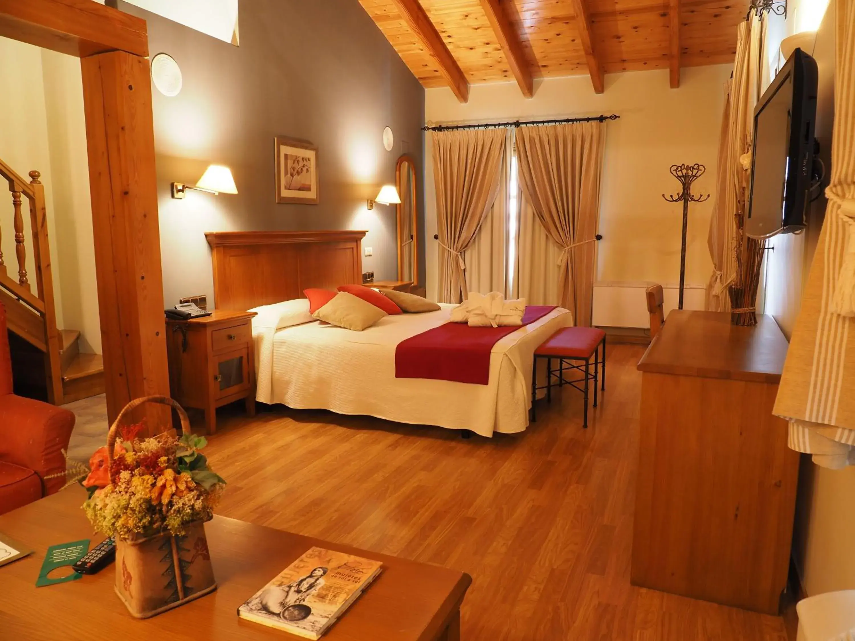 Suite in Hotel & SPA Peña Montañesa Suite in Hotel & SPA Peña Montañesa